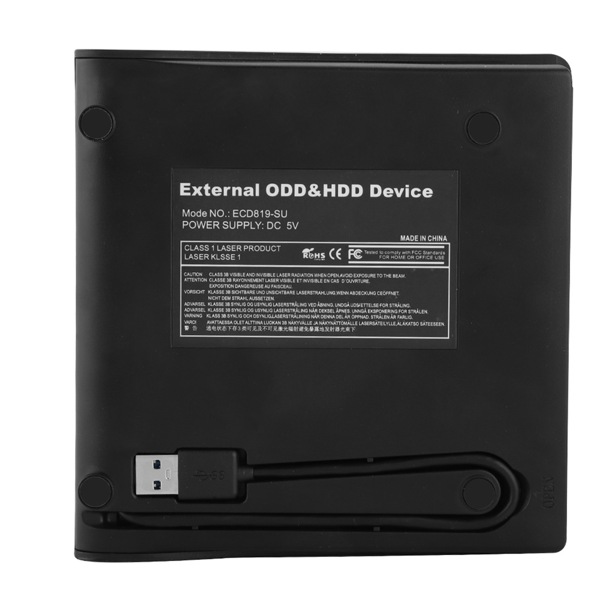 Schwarze Unterseite eines Geräts mit USB-Anschluss und Textetikett.