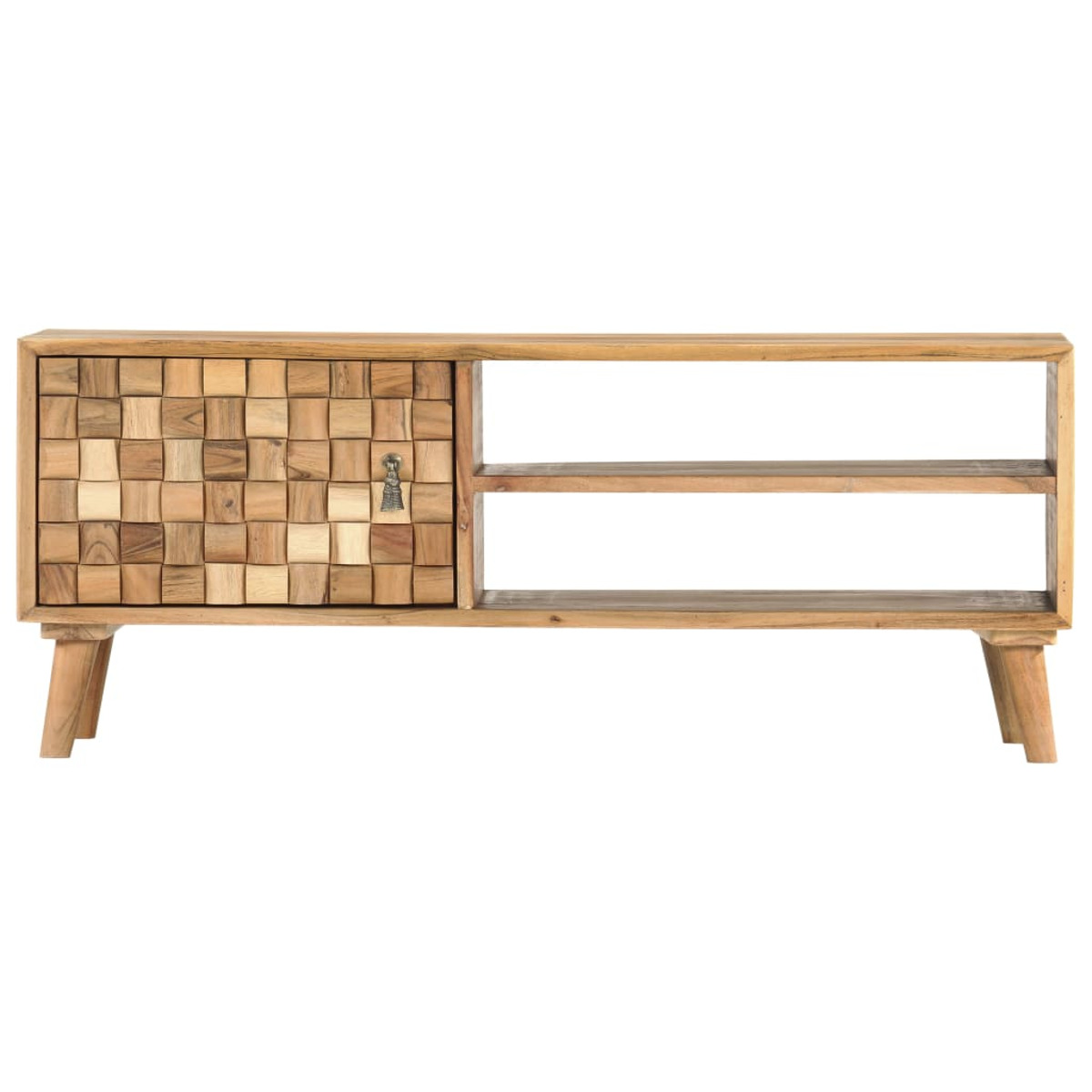 Holzschrank mit Tür und Regalen. Tür hat gemusterte Quadrate. Weißer Hintergrund.