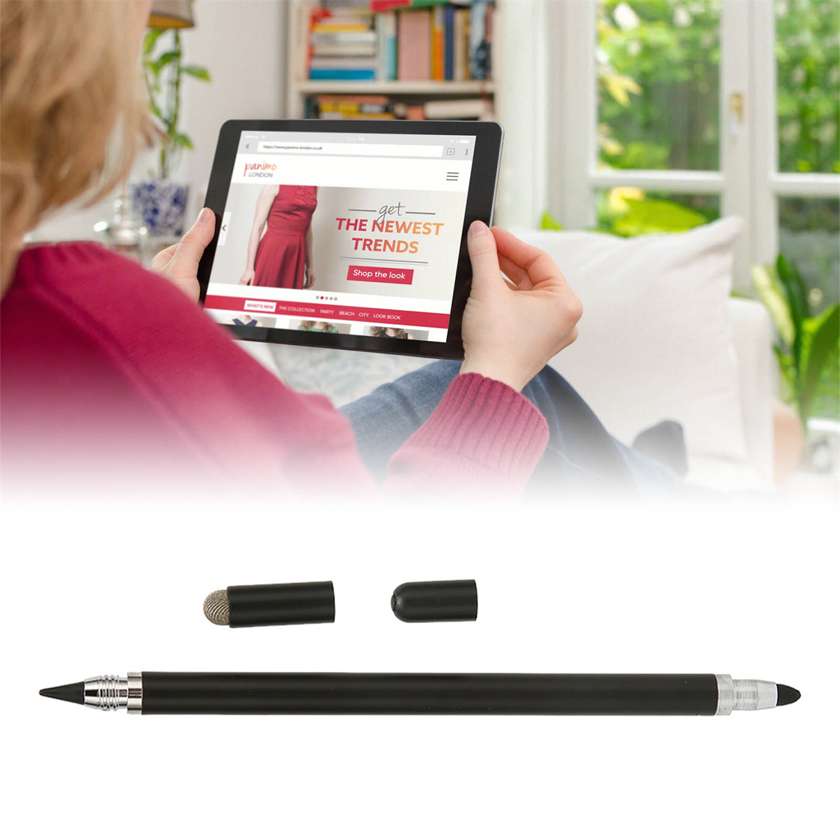 Tablet zeigt eine Webseite, schwarzer Stift und zwei Stiftspitzen.