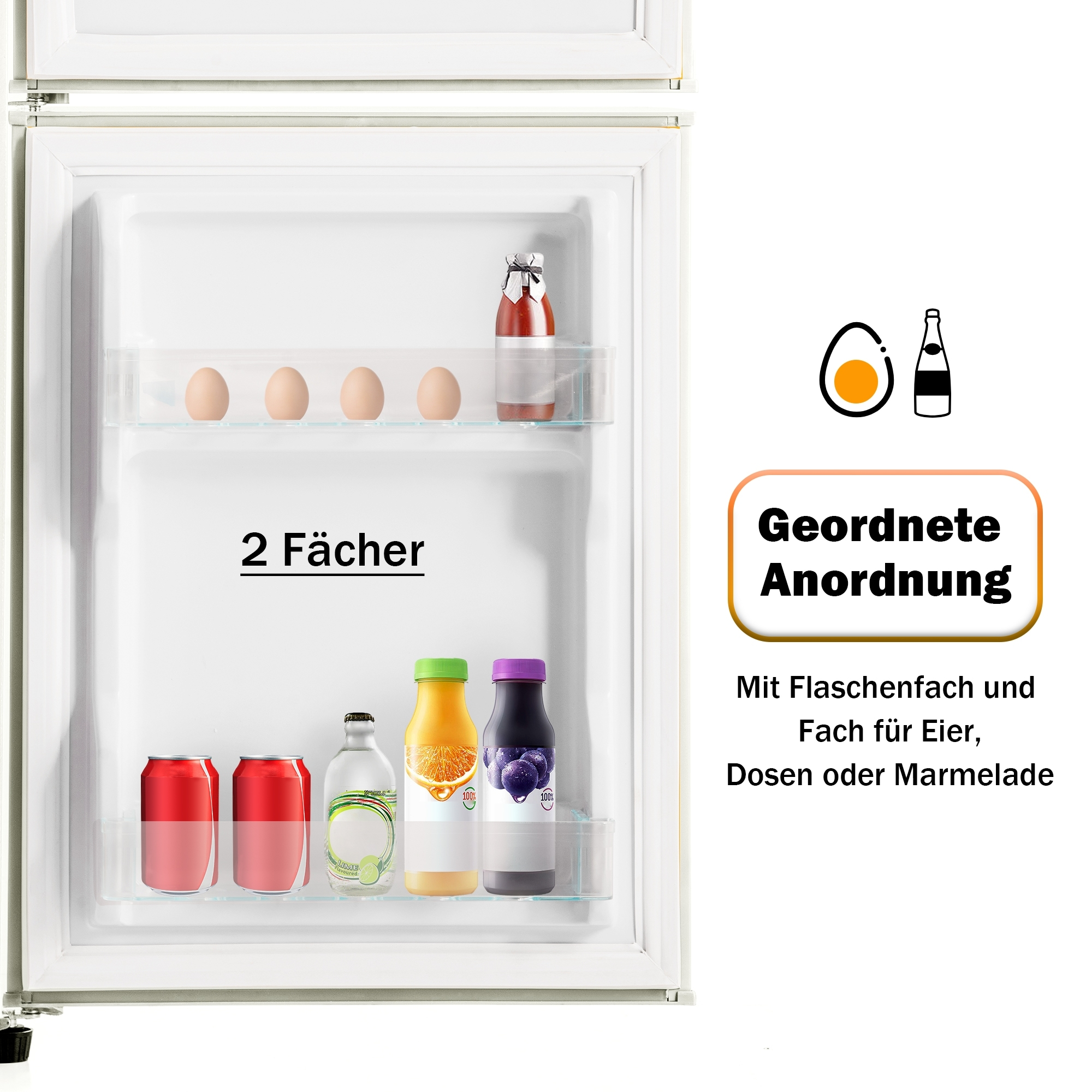 Kühlschrank-Innenraum mit Regalen. Eier, Saftflaschen und Dosen sind zu sehen.