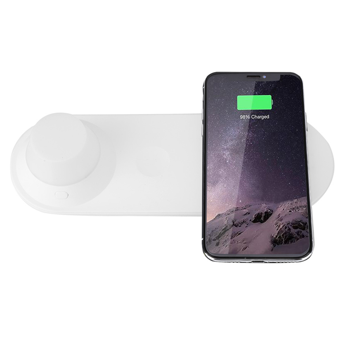 Weißes Ladepad mit einem Telefon darauf. Das Telefon ist schwarz und zeigt 98% geladen an.