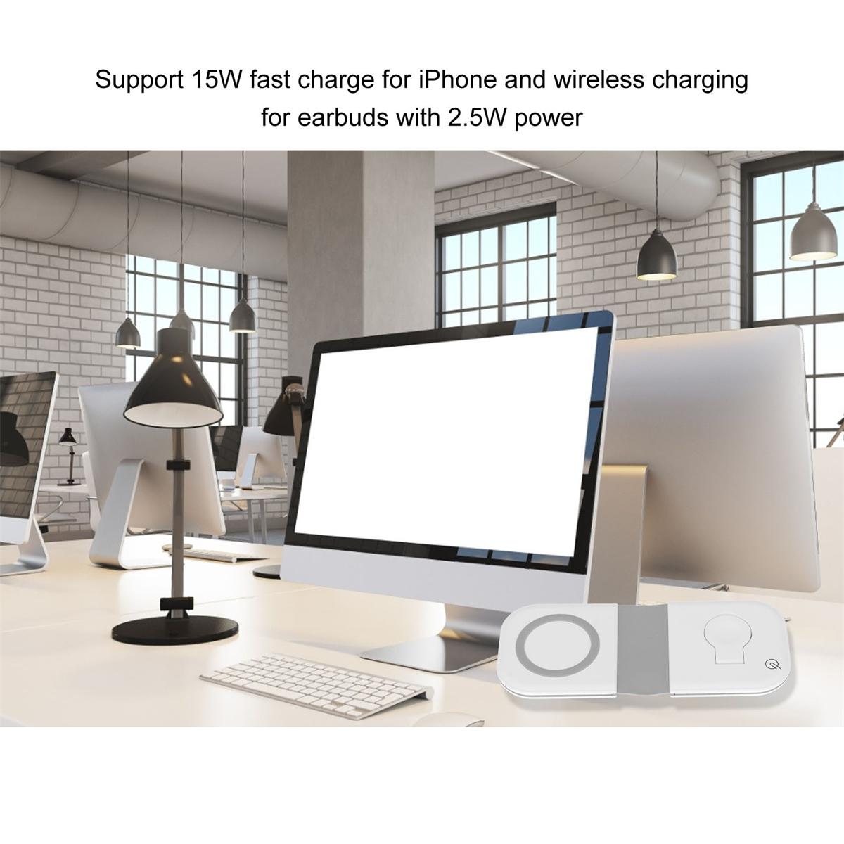 Ein weißer Schreibtisch mit Computer, kabelloser Ladestation und Lampe. Text sagt, dass es 15W Schnellladung unterstützt.
