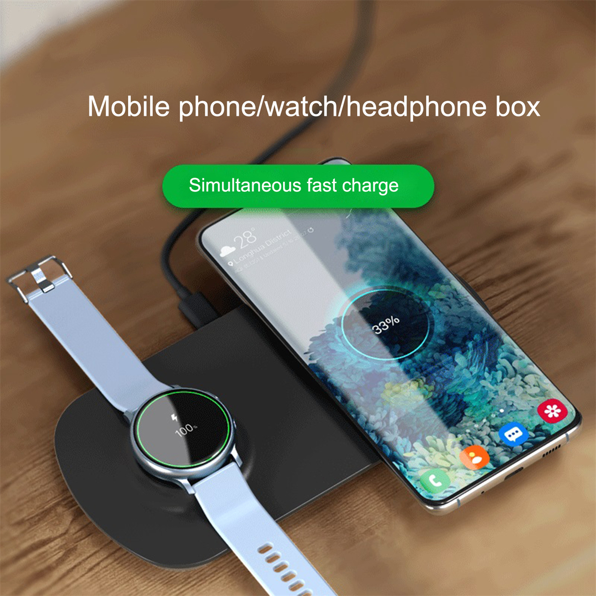 Telefon, Uhr und Ladepad. Telefon zeigt 33 % Akku, Uhr zeigt 100 %.