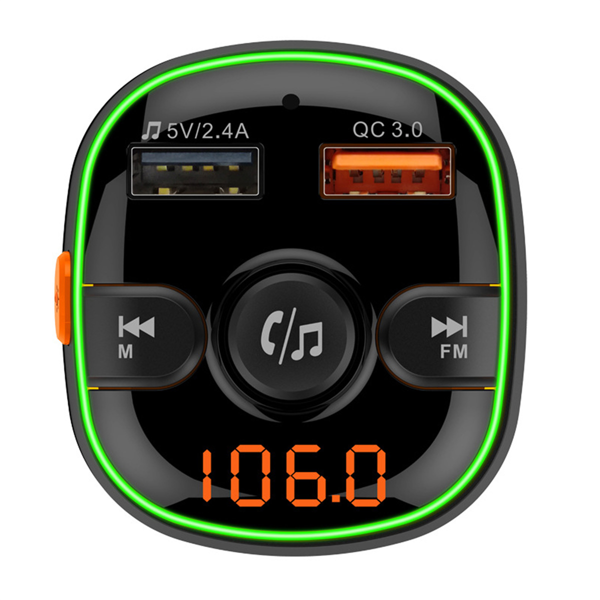 Ein schwarzes Autoladegerät mit USB-Anschlüssen und einem Digitaldisplay mit der Anzeige '106.0'. Es hat ein grünes Licht.