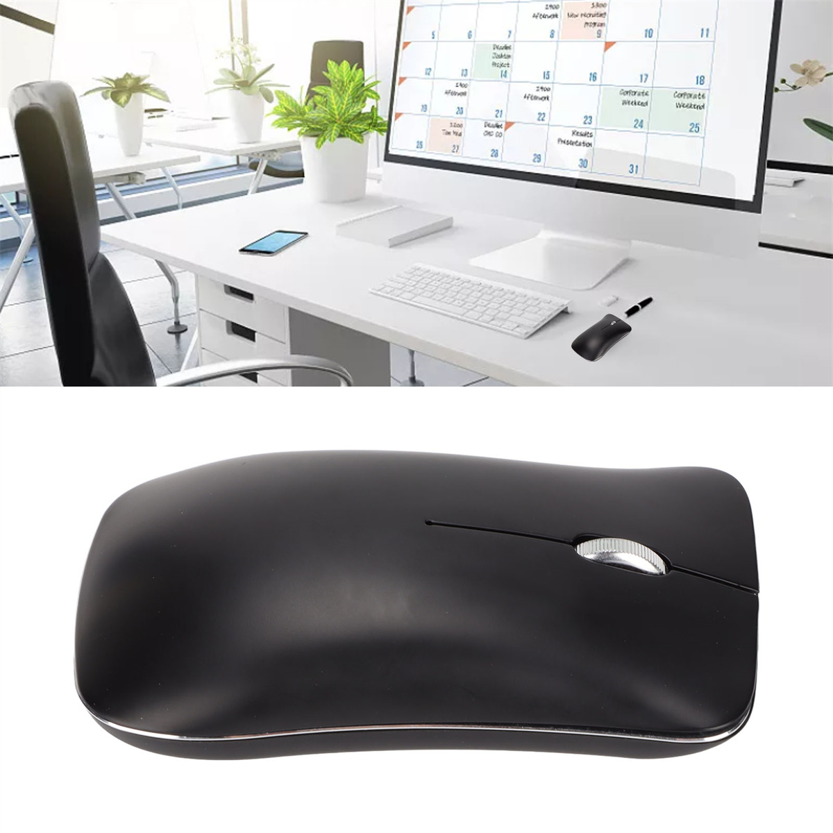 Schwarze kabellose Maus auf einem weißen Schreibtisch, mit Computerbildschirm und Kalender.
