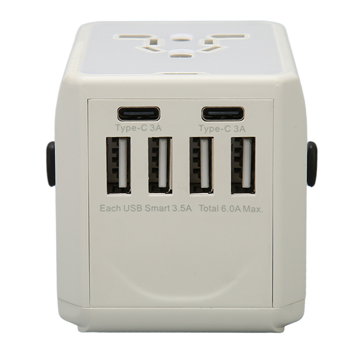 Ein weißer Reiseadapter mit mehreren USB-Anschlüssen und Universalsteckdosen. Er hat eine Würfelform.