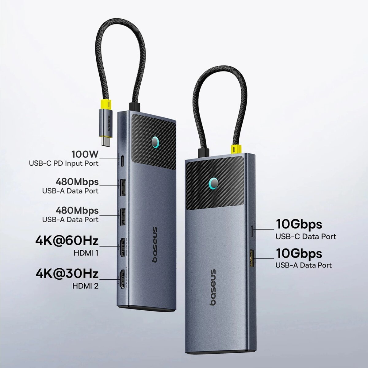 Zwei graue USB-C-Hubs mit mehreren Anschlüssen, beschriftet mit ihren Spezifikationen, auf hellem Hintergrund.