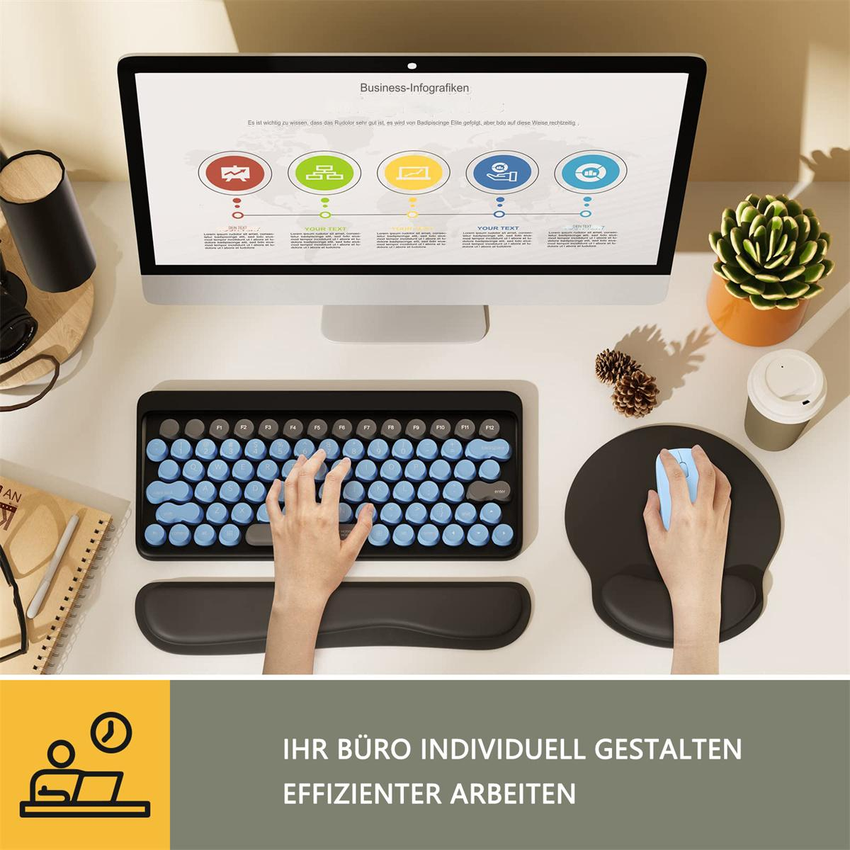 Arbeitsplatz mit Computer, Tastatur mit blauen Tasten, Maus und ergonomischer Handgelenkauflage. Text: Ihr Büro individuell gestalten.