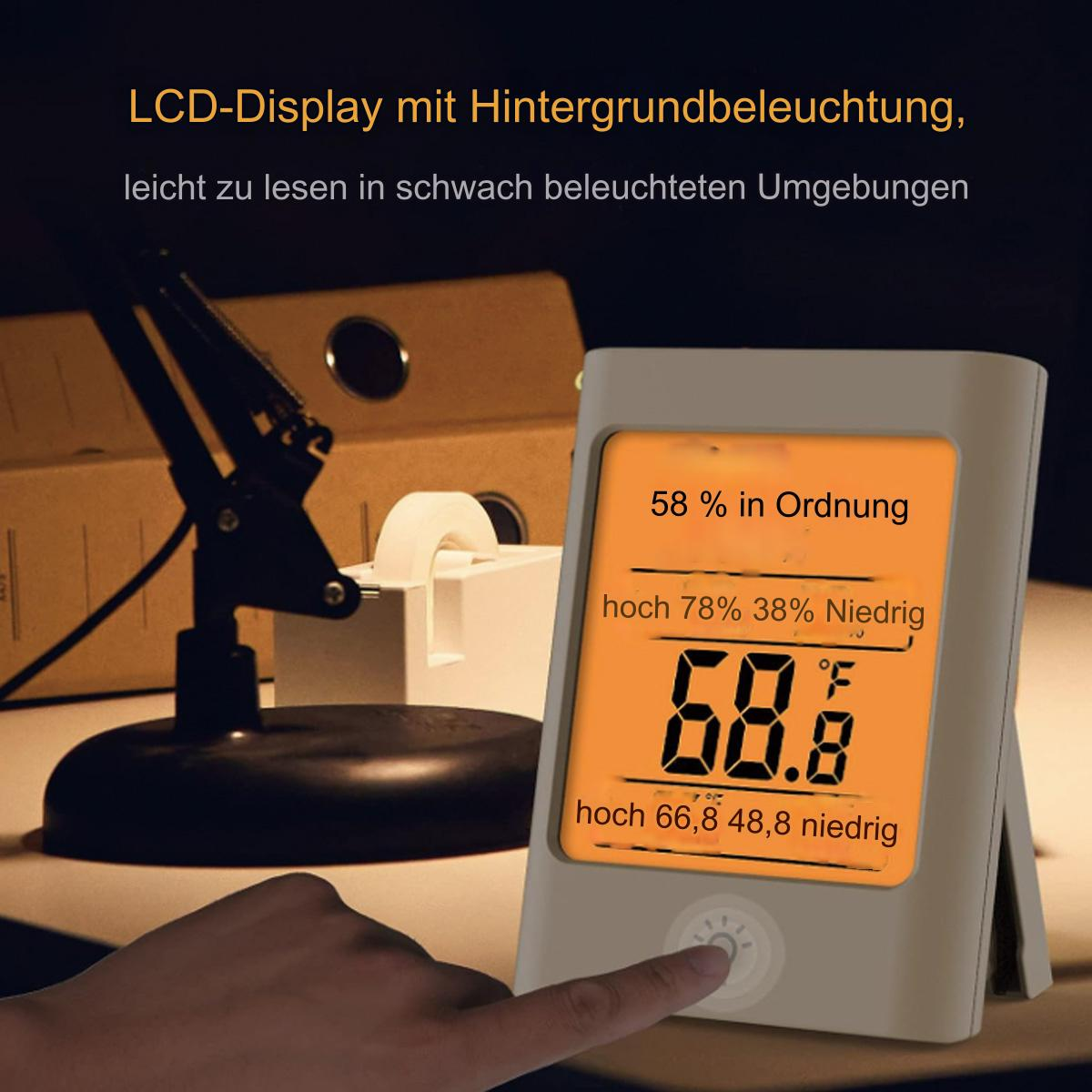 Digitalthermometer mit Temperaturanzeige, im Hintergrund andere Büroartikel.