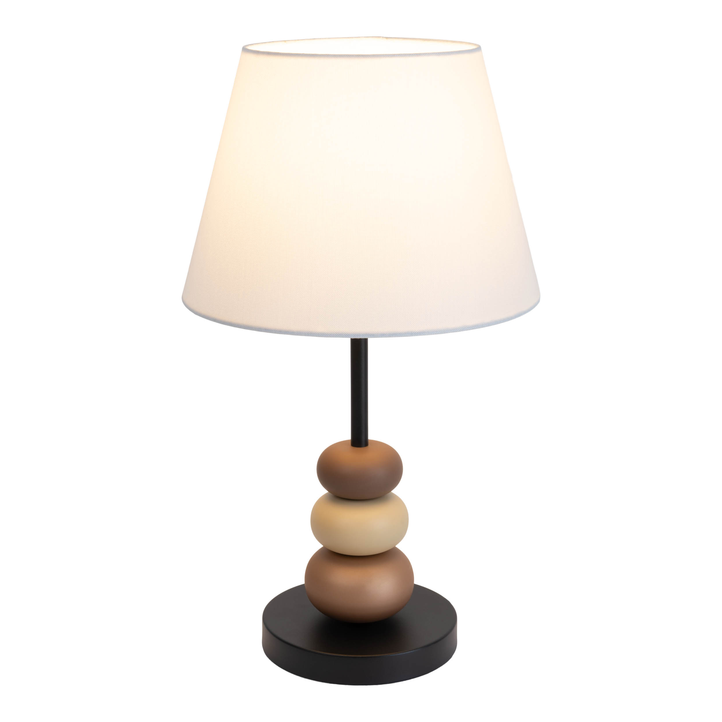 Eine Tischlampe mit weißem Lampenschirm und einer Basis aus Holzkugeln.