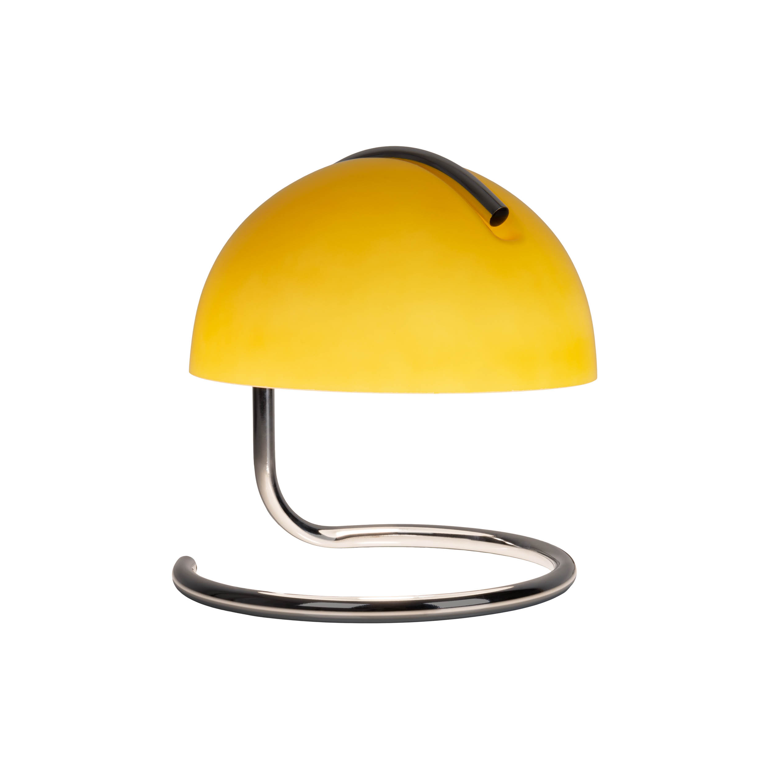 Gelbe, kuppelförmige Lampe auf einem gebogenen, silbernen Ständer, isoliert auf weißem Hintergrund.
