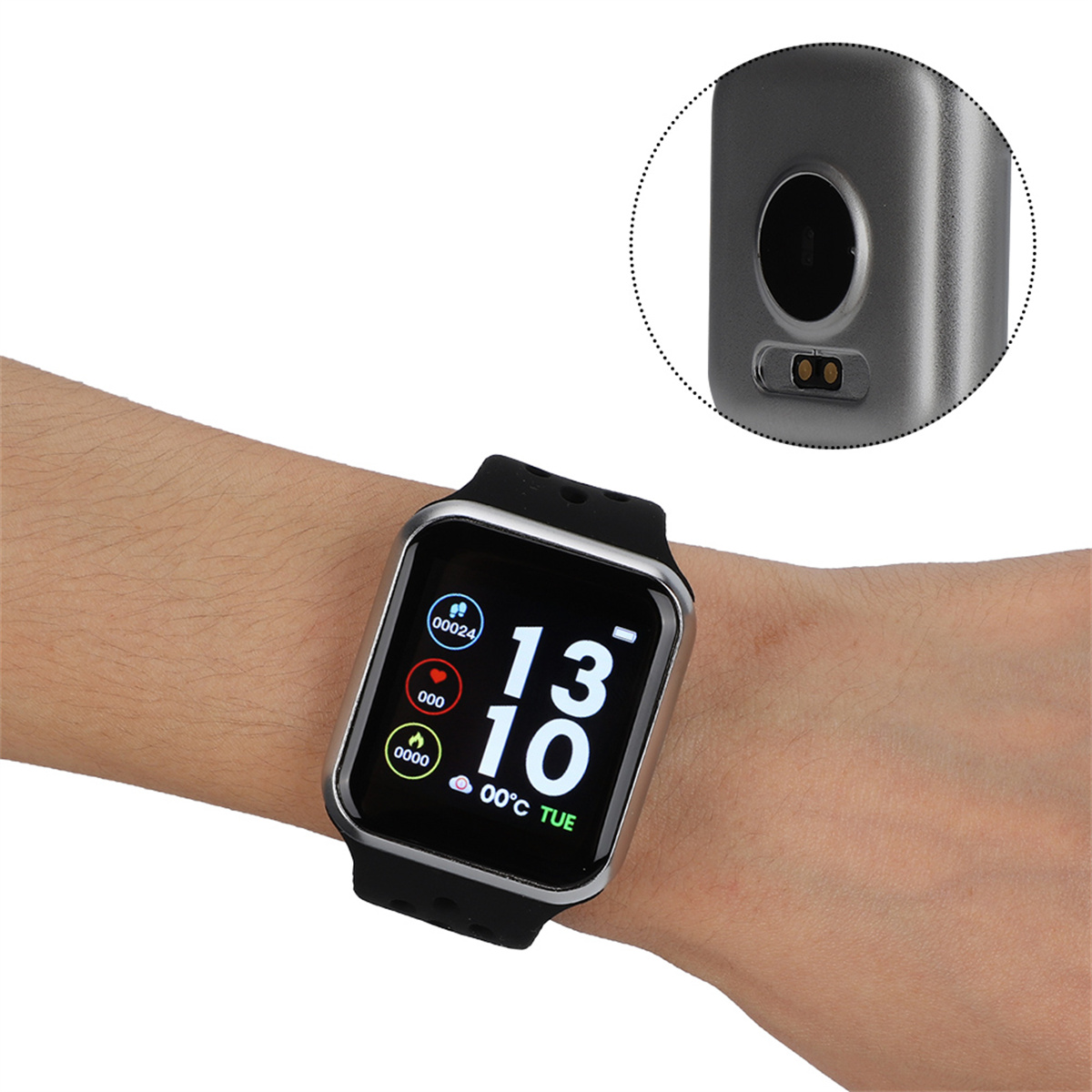 Eine Smartwatch am Handgelenk, zeigt Zeit und Aktivitätsmetriken an. Die Uhr hat ein schwarzes Armband.