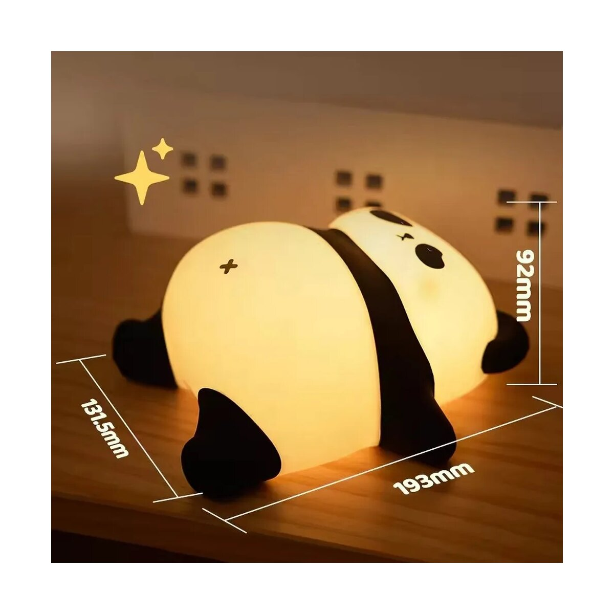 Pandaförmiges Nachtlicht, liegend, mit Maßen, auf Holzoberfläche.