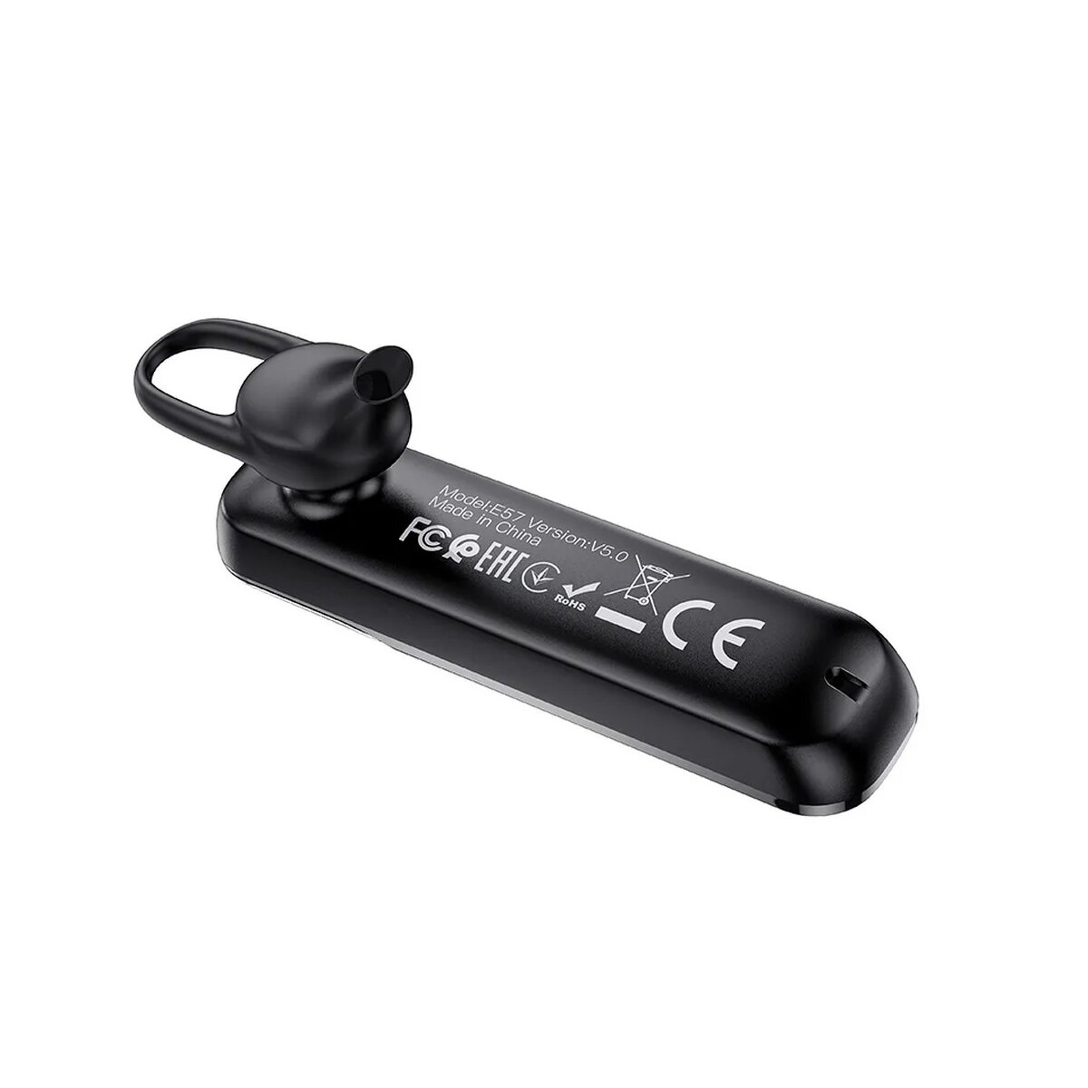 Ein schwarzes drahtloses Bluetooth-Headset. Es hat ein gebogenes Design mit einem Ohrbügel und einem kleinen Lautsprecher. Der Boden hat Text und Logos.