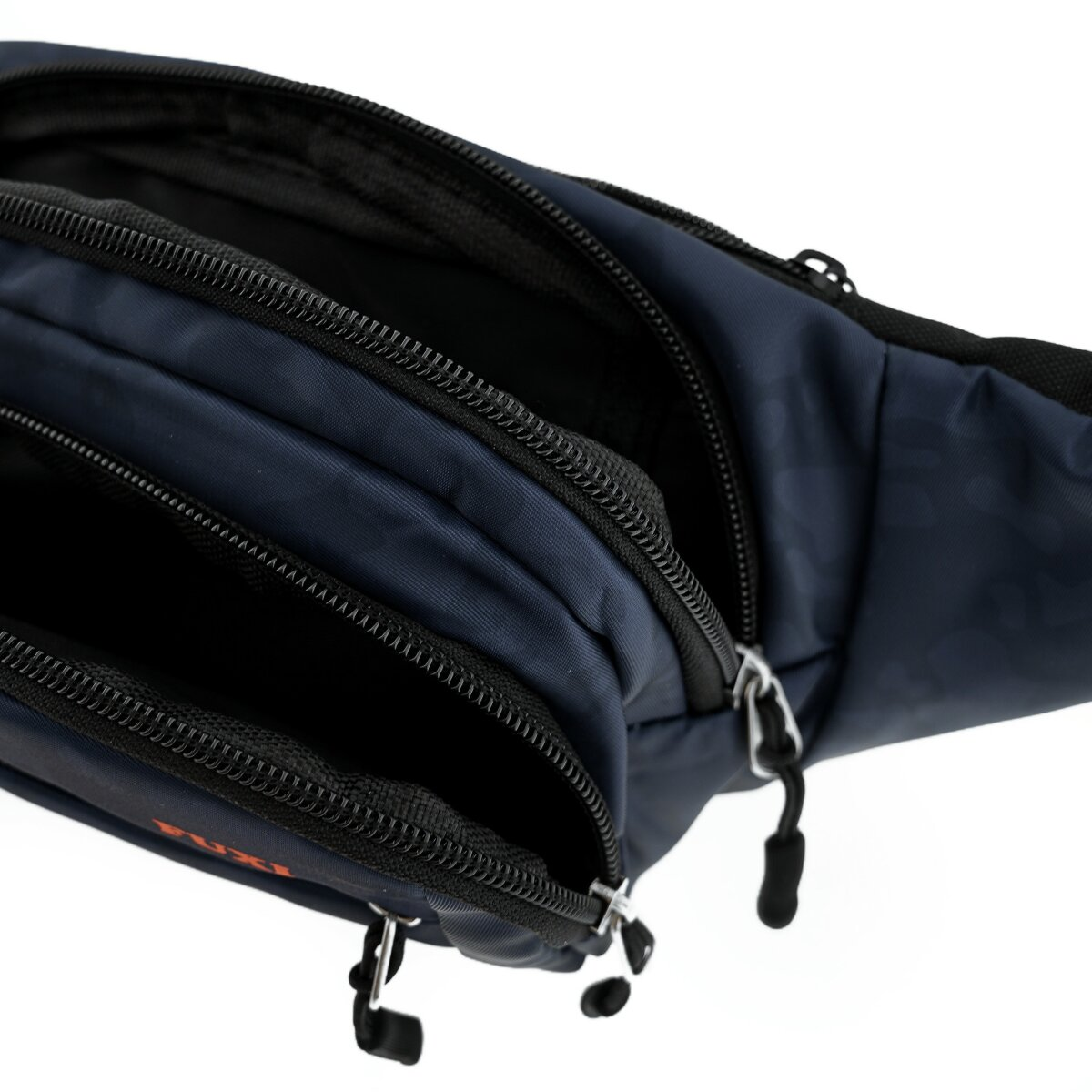 Marineblaue Bauchtasche mit mehreren Reißverschlussfächern, geöffnet.