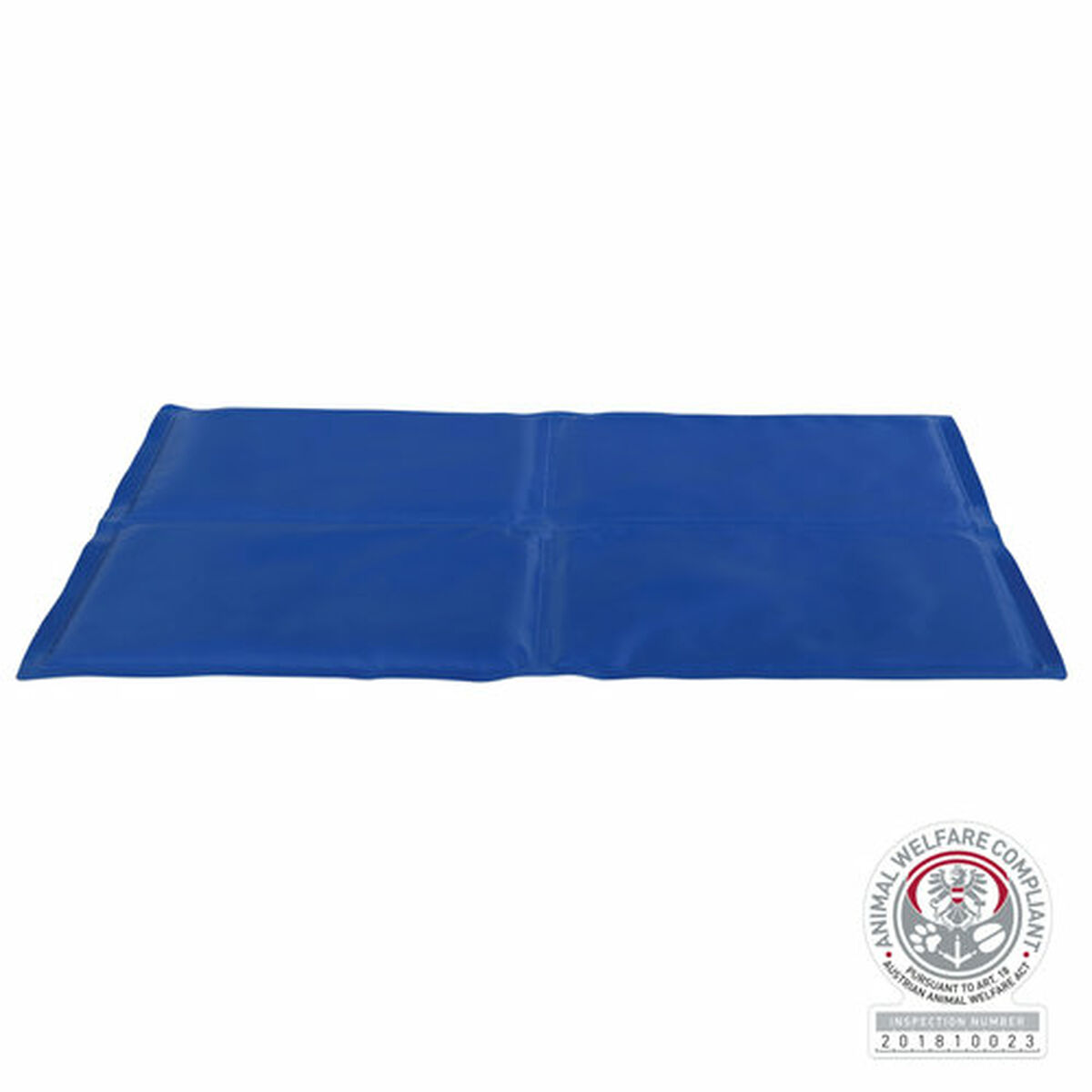 Tappetino refrigerante blu per animali domestici su sfondo bianco. Rettangolare, piegato a metà e logo di benessere.