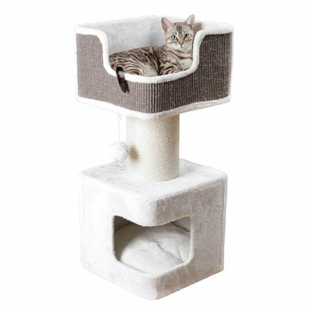 Eine Katze, die sich auf einem Kratzbaum entspannt. Der Baum hat eine Würfelbasis, eine Säule und ein oberes Bett.