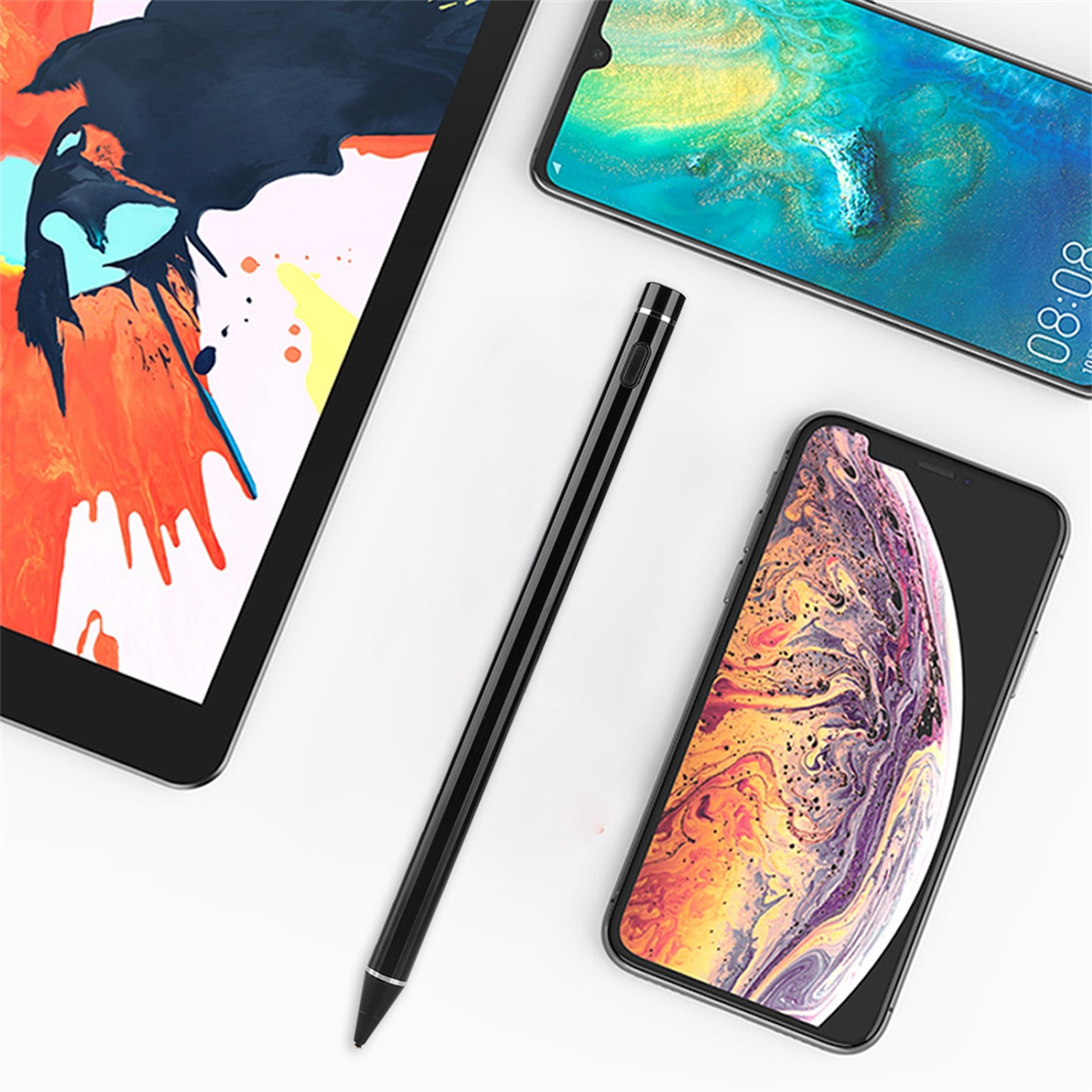 Stift, Telefon und Tablet auf Weiß. Stift ist schwarz. Telefone sind schwarz und blau.