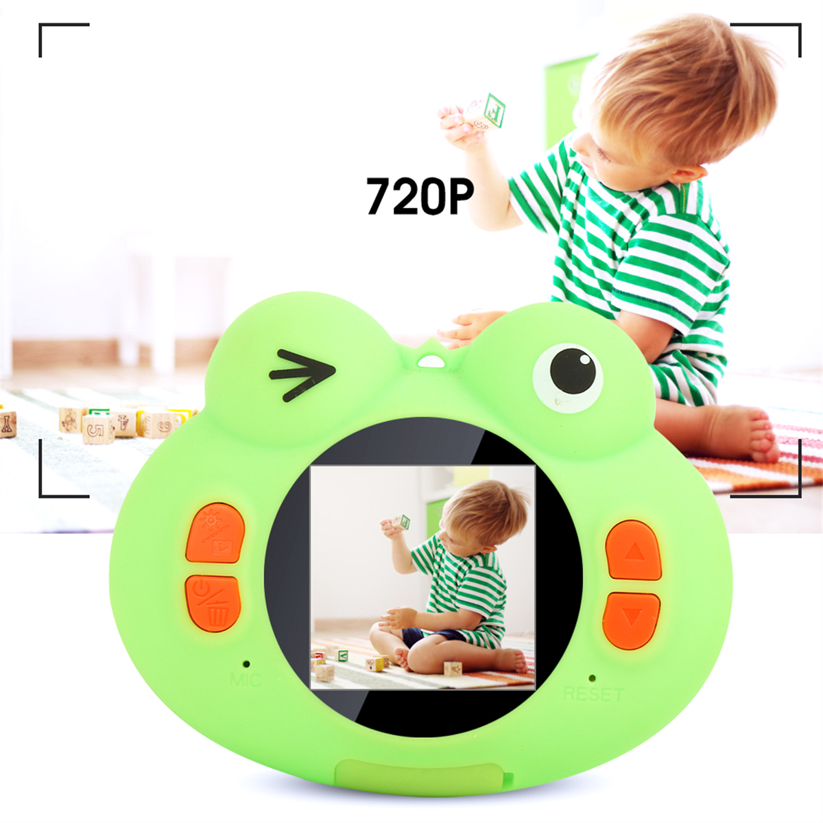 Eine froschförmige Kamera zeigt ein spielendes Kind. Die Kamera hat Knöpfe und einen Bildschirm mit '720P'.