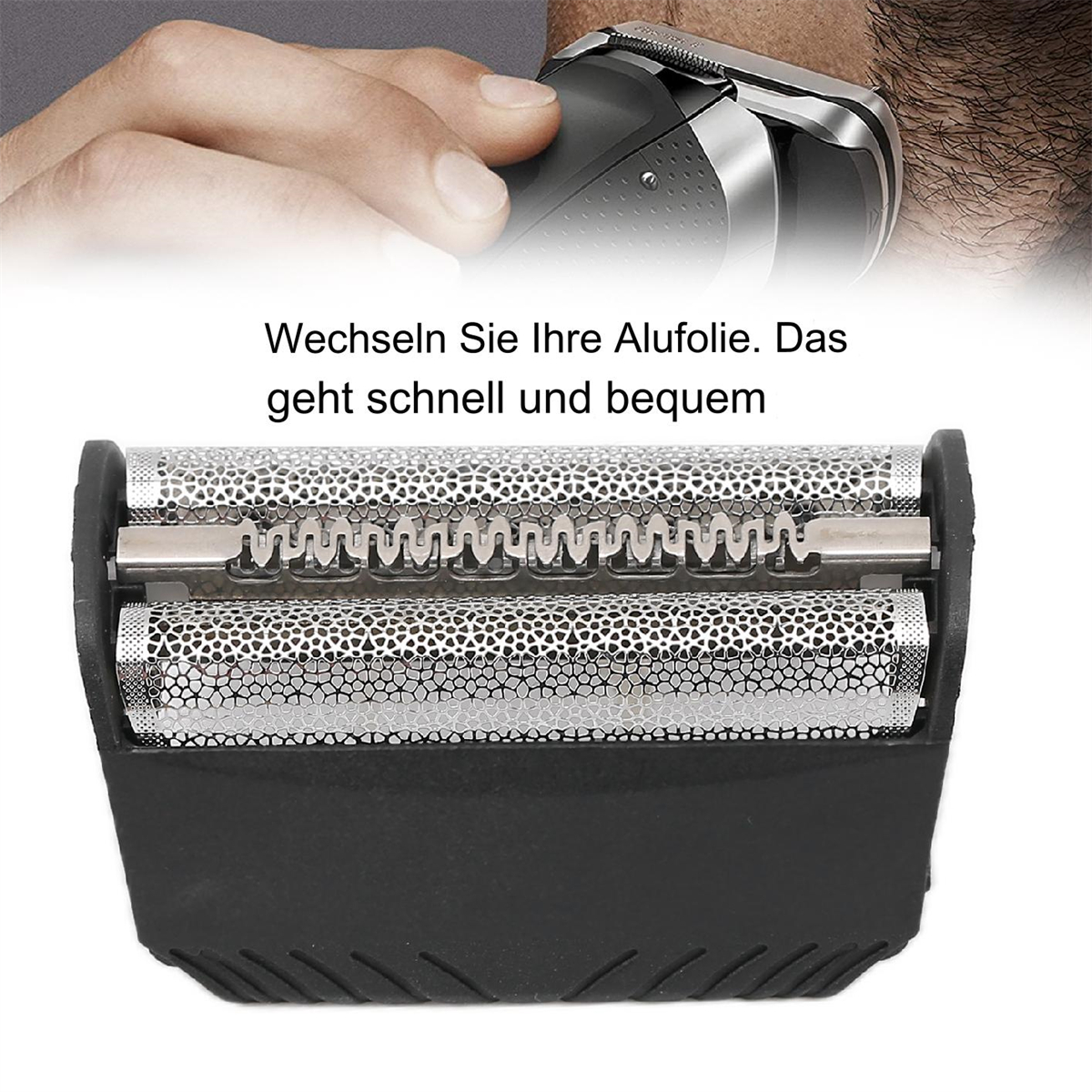 Ein Rasierklingenersatz. Die Klinge ist silberfarben mit schwarzem Rahmen und wird von einer Hand gehalten.