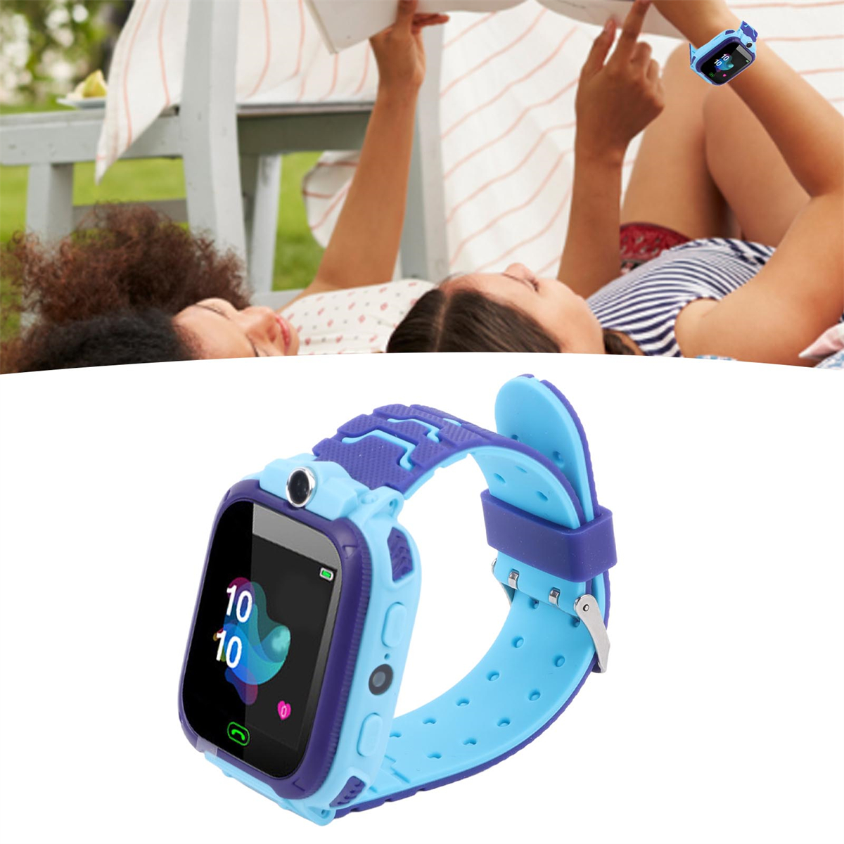 Eine blaue Kinder-Smartwatch mit blau-lila Armband und zwei Personen, die ein Buch lesen.