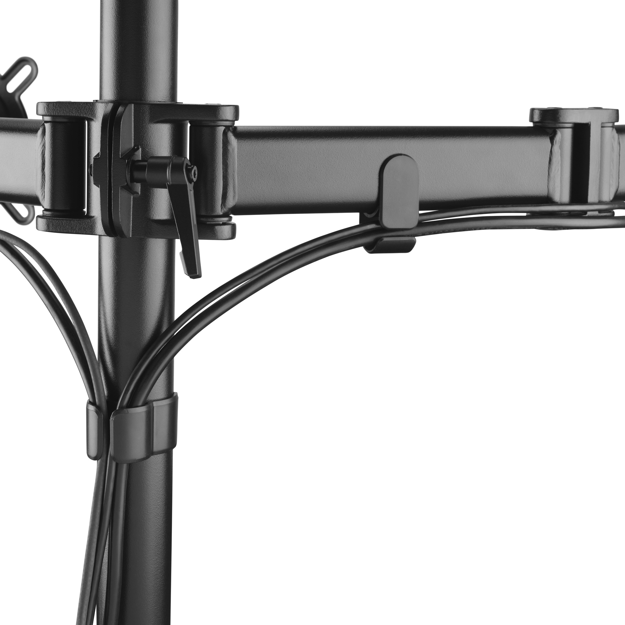 Zbliżenie czarnego ramienia monitora z podłączonymi kablami na białym tle.