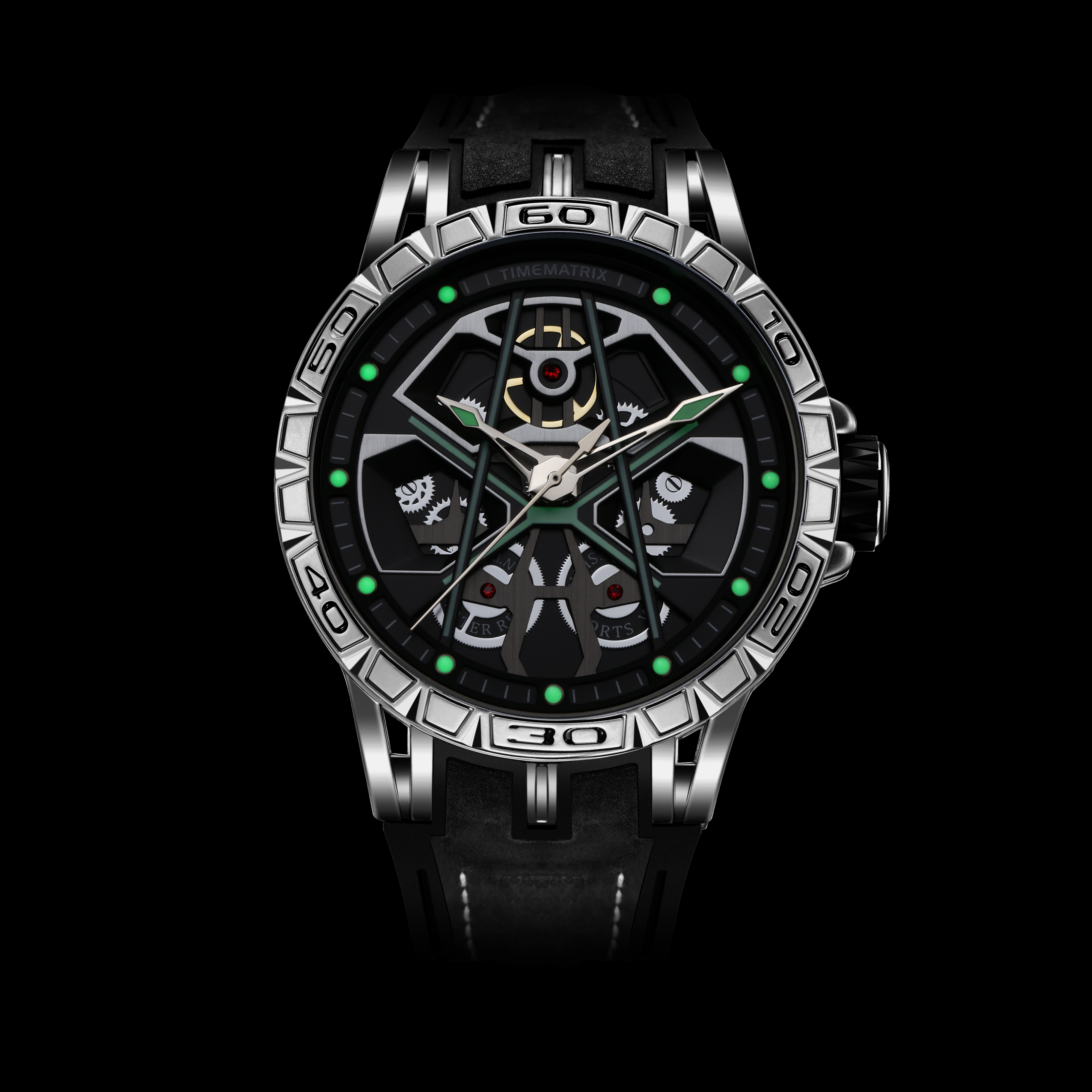 Reloj plateado y negro con detalles verdes. Correa negra. Fondo negro.