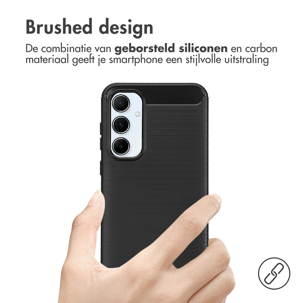 Coque de téléphone noire avec un design brossé, tenue par une main.