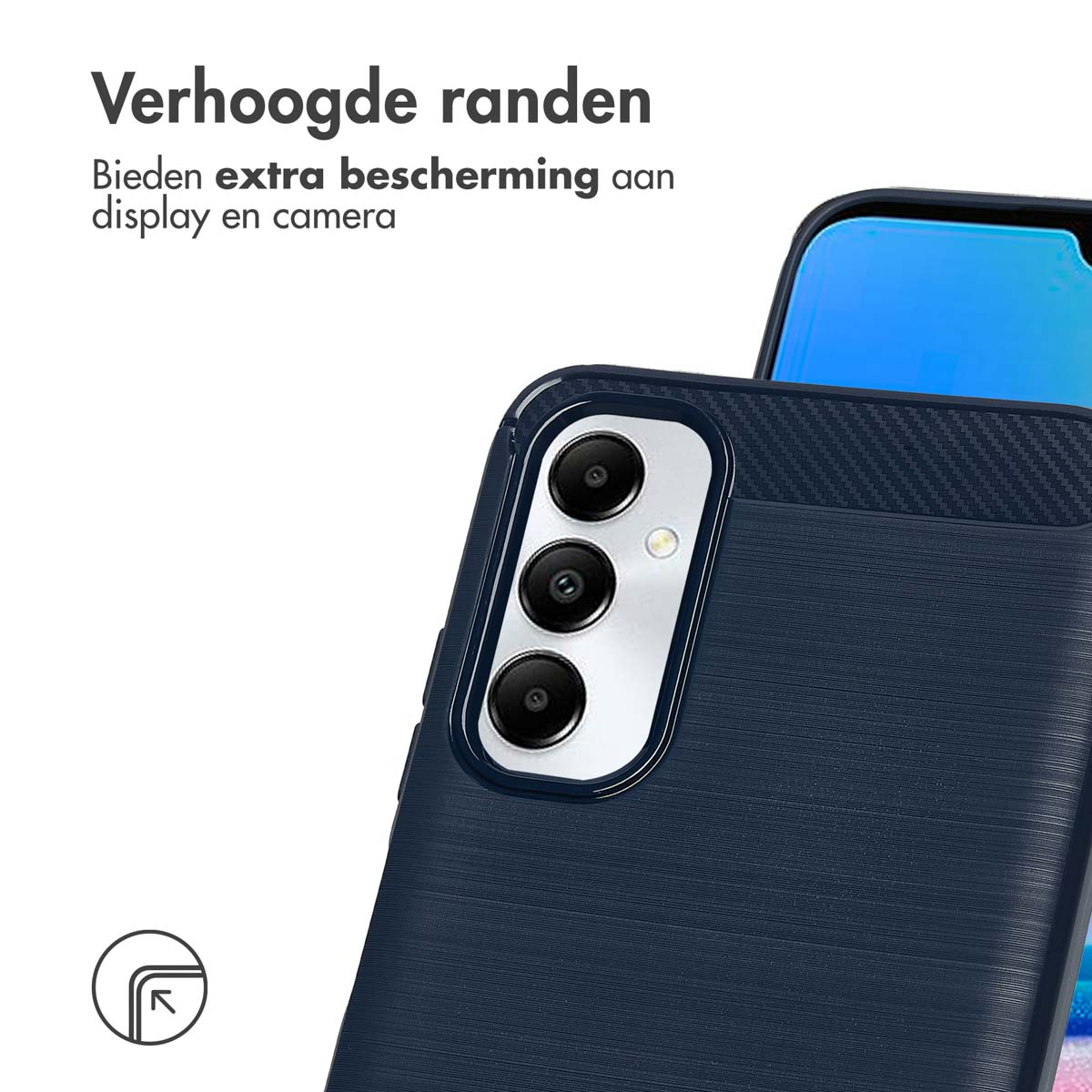 Une coque de téléphone avec un dos texturé bleu foncé et trois objectifs d'appareil photo. La coque est sur un téléphone.