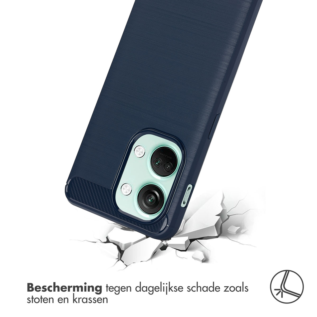 Een donkerblauwe telefoonhoes met de camera en een scheur in het oppervlak.