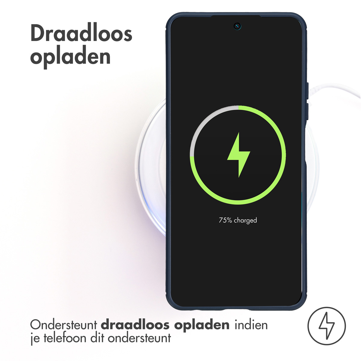 Un smartphone se chargeant sans fil sur un socle de chargement blanc ; l'écran affiche 75 % de charge.