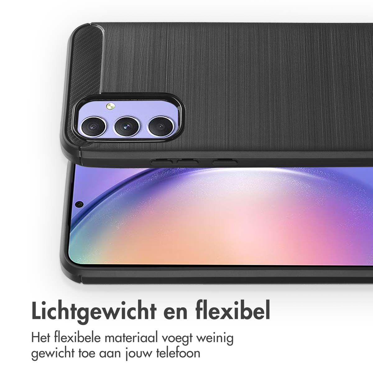 Una custodia per telefono su un telefono. La custodia è nera e ha una texture in metallo spazzolato. Testo: Leggero e flessibile.