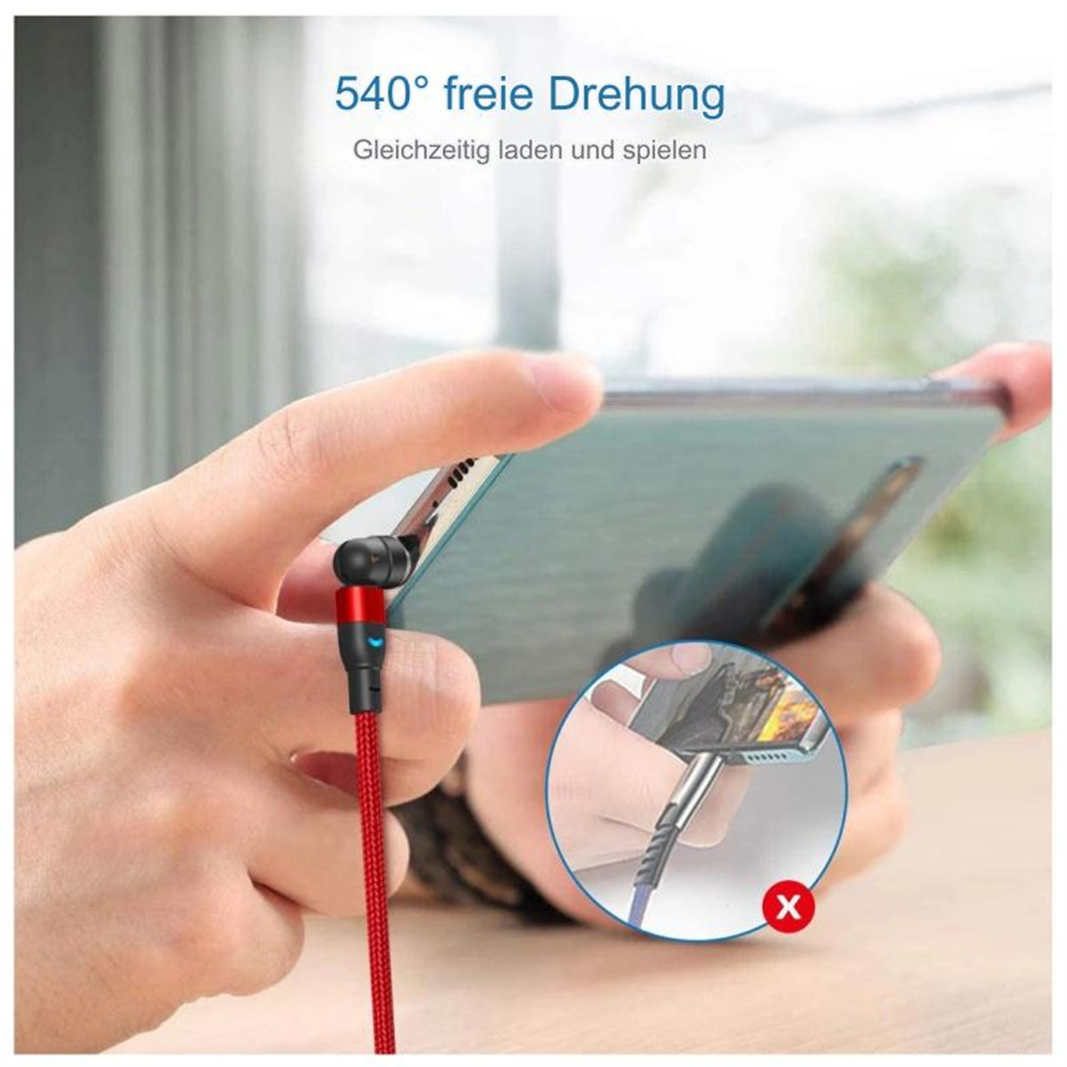 Ein rotes USB-Kabel mit abgewinkeltem Stecker, der in ein Telefon gesteckt ist. Ein Ladesymbol ist auf dem Bildschirm.