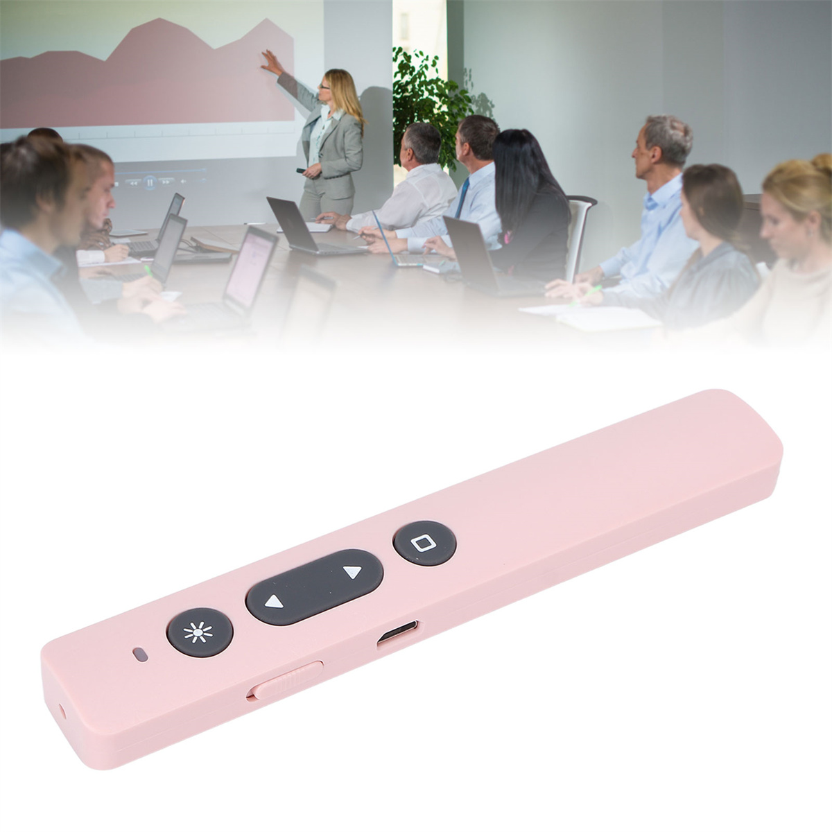 Rosa Präsentationsfernbedienung im Fokus. Konferenzumgebung im Hintergrund.