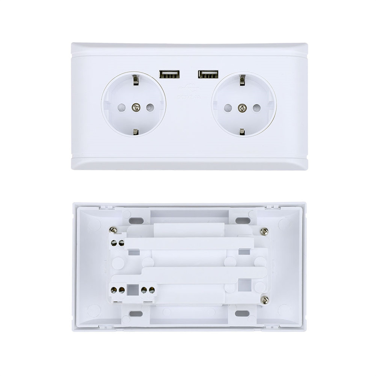 Weiße Steckdose mit zwei Steckdosen und USB-Anschlüssen. Geöffnete Steckdose mit Innenleben.