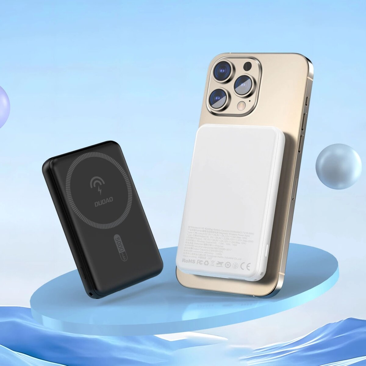 Czarny i biały power bank ładujący złoty telefon.
