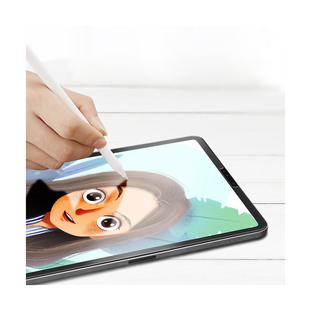 Eine Person zeichnet mit einem Stift auf einem Tablet. Das Tablet zeigt ein Cartoon-Porträt.