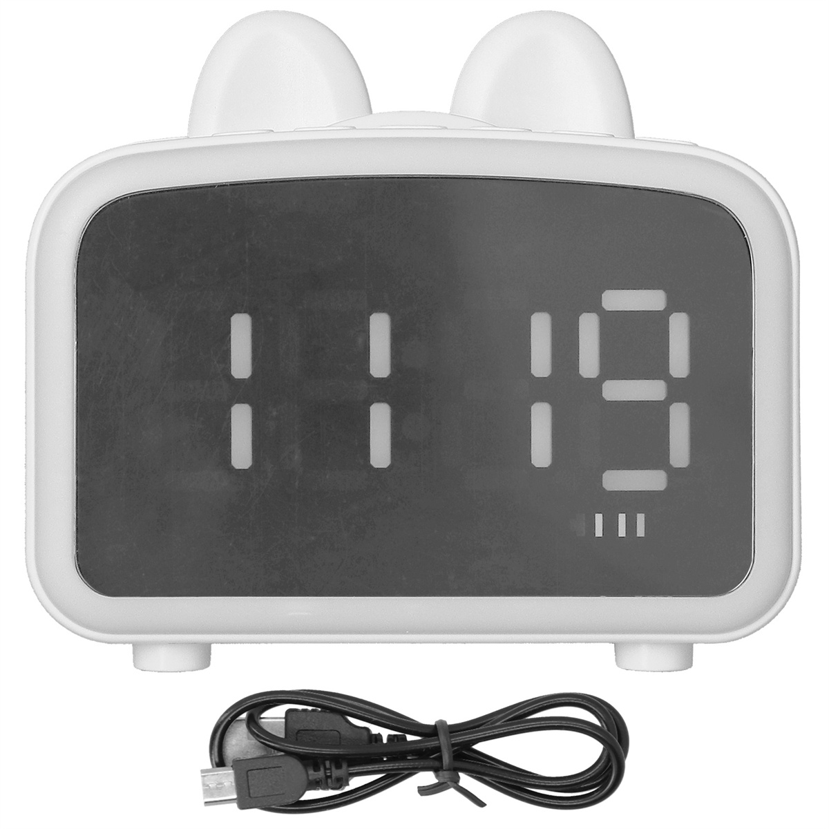 Wecker digital, weiß mit Ohren. Anzeige 11:19. Schwarzes USB-Kabel unten.