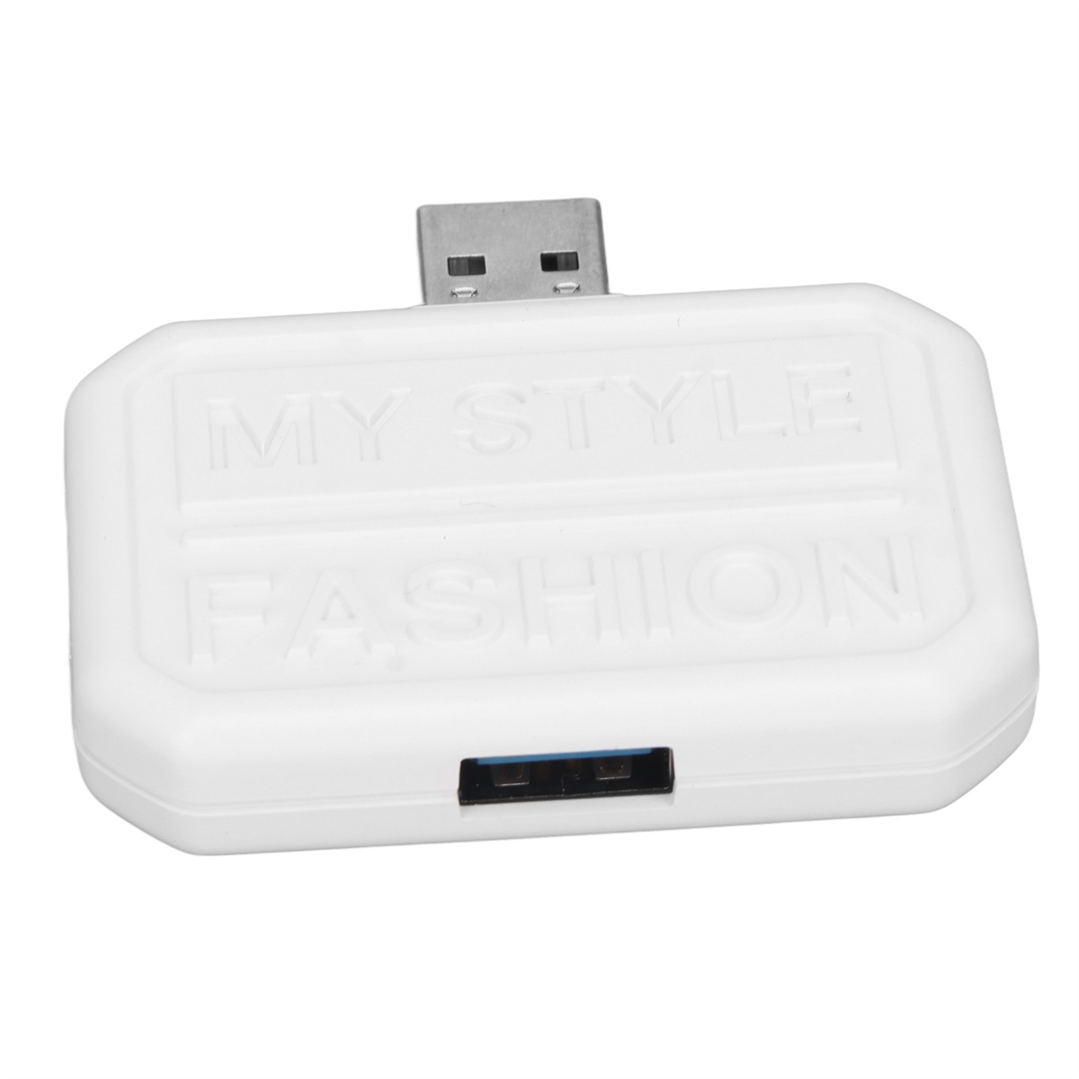 Ein weißer USB-Hub mit den Worten 'MY STYLE FASHION'. Der Hub hat einen USB-Anschluss.