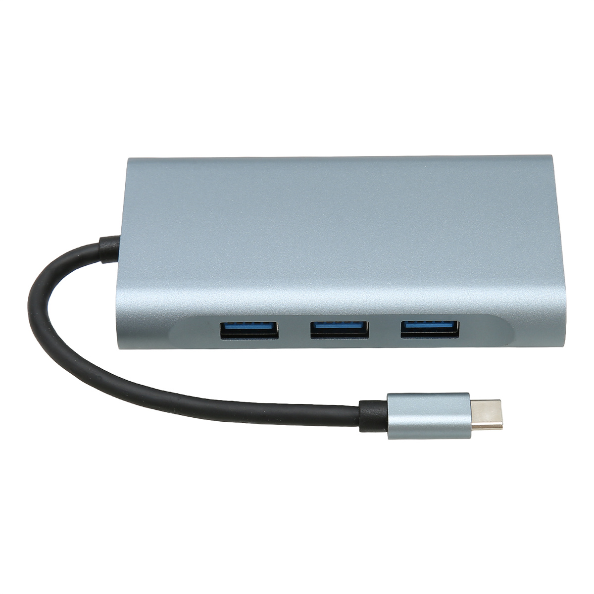 Ein silberner USB-C-Hub mit drei USB-Anschlüssen und angeschlossenem Kabel. Weißer Hintergrund.