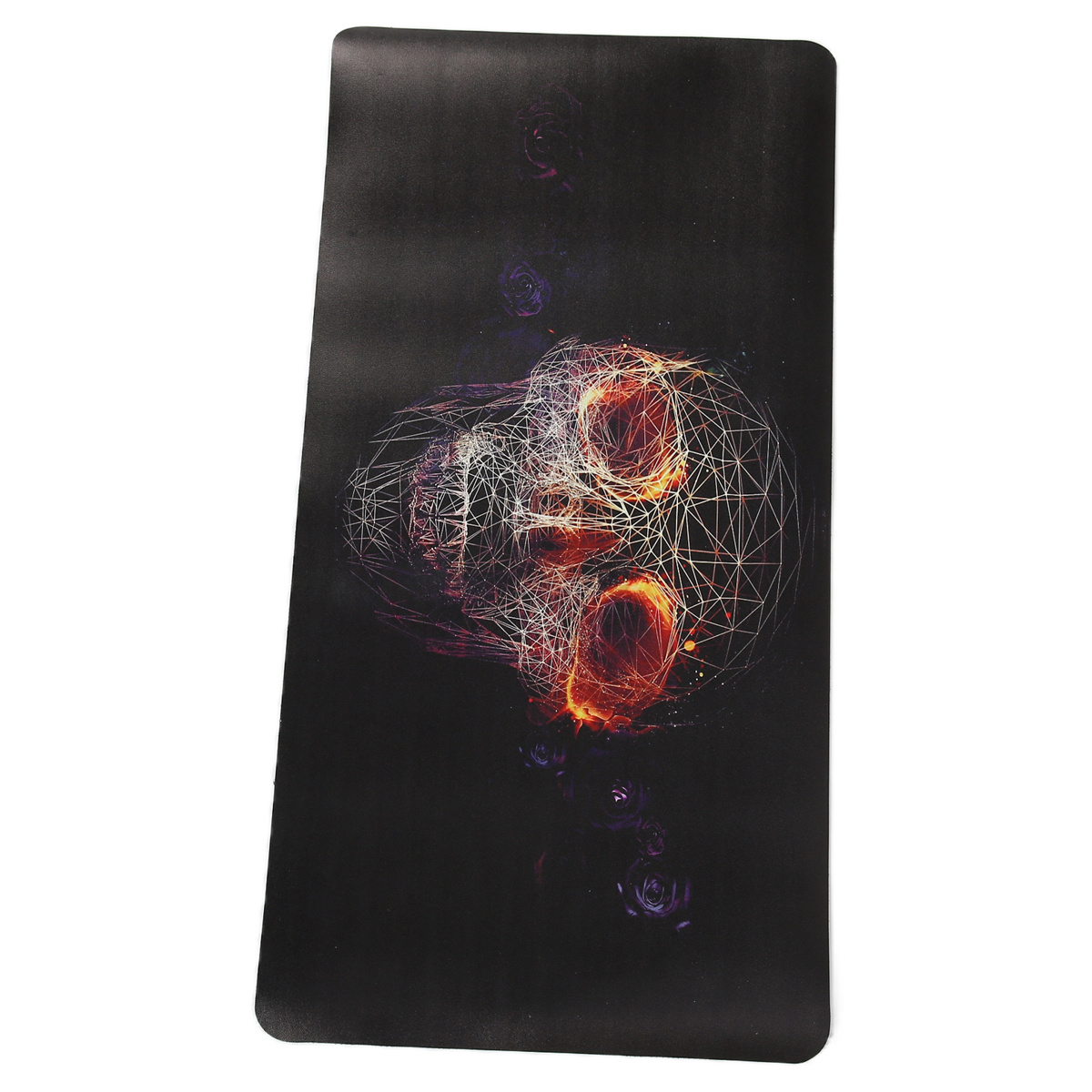 Eine schwarze Yogamatte mit einem geometrischen Design einer Person. Dunkle, abstrakte Formen auf schwarzem Grund.