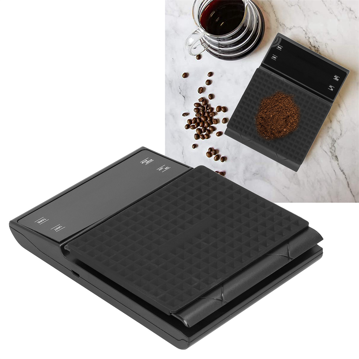 Schwarze Kaffeewaage mit Kaffeebohnen und Kaffeepulver, weißer Hintergrund.