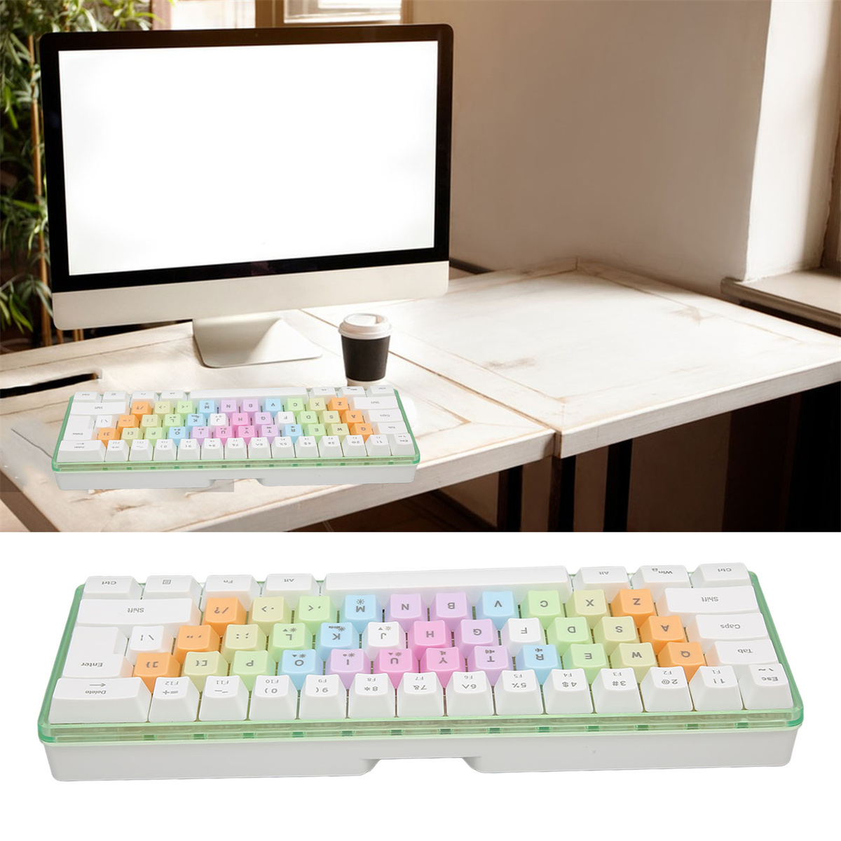 Tastatur auf einem Tisch mit Monitor im Hintergrund, bunte Tasten.