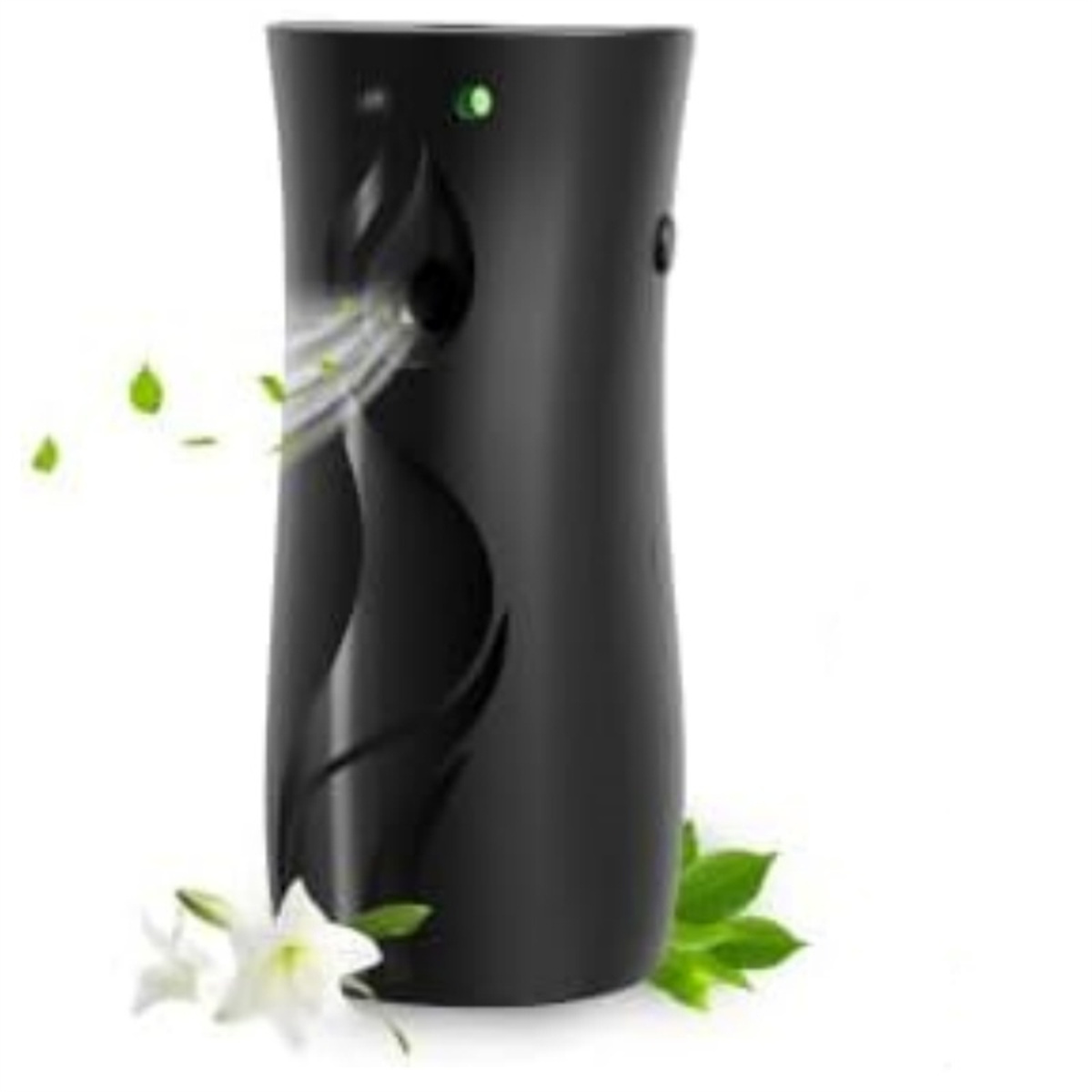 Ein schwarzer Lufterfrischer mit weißem Sprühstoß. Weiße Blumen und Blätter davor.
