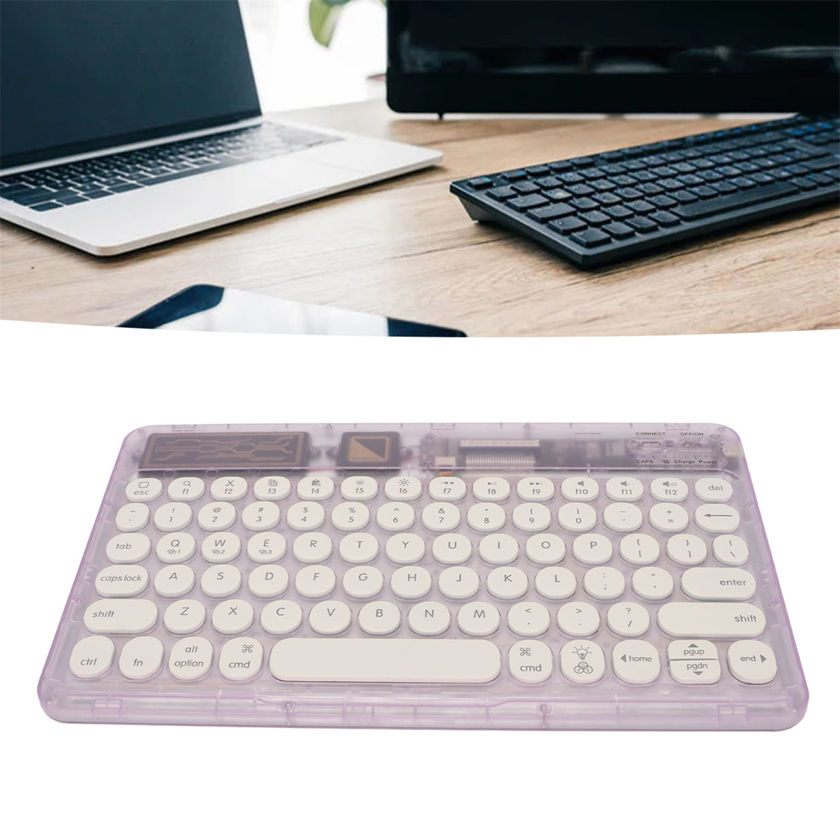 Eine transparente Tastatur auf einem Schreibtisch mit Laptops und einer Tastatur.