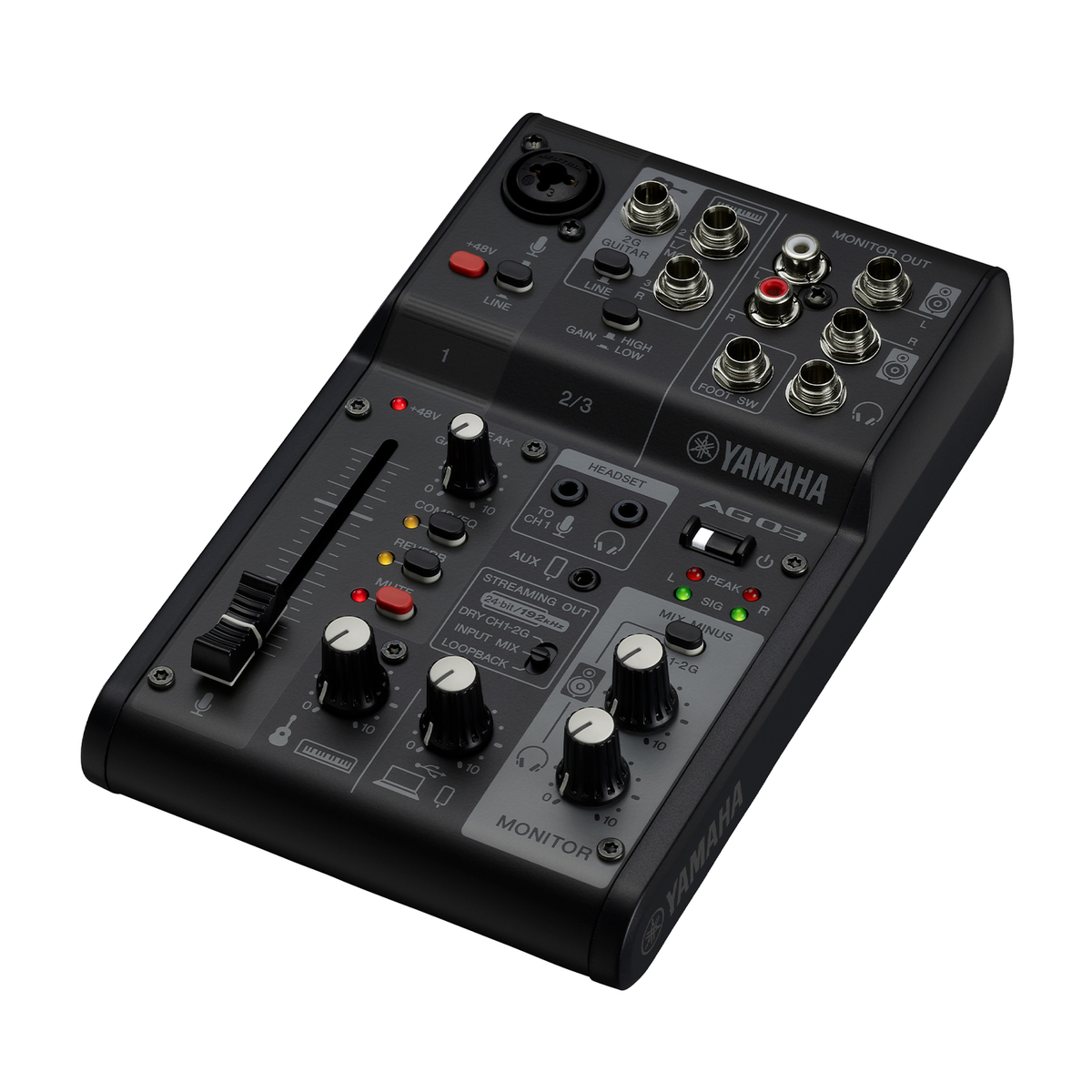 Un mixer audio Yamaha AG03 nero con vari ingressi, uscite e controlli.