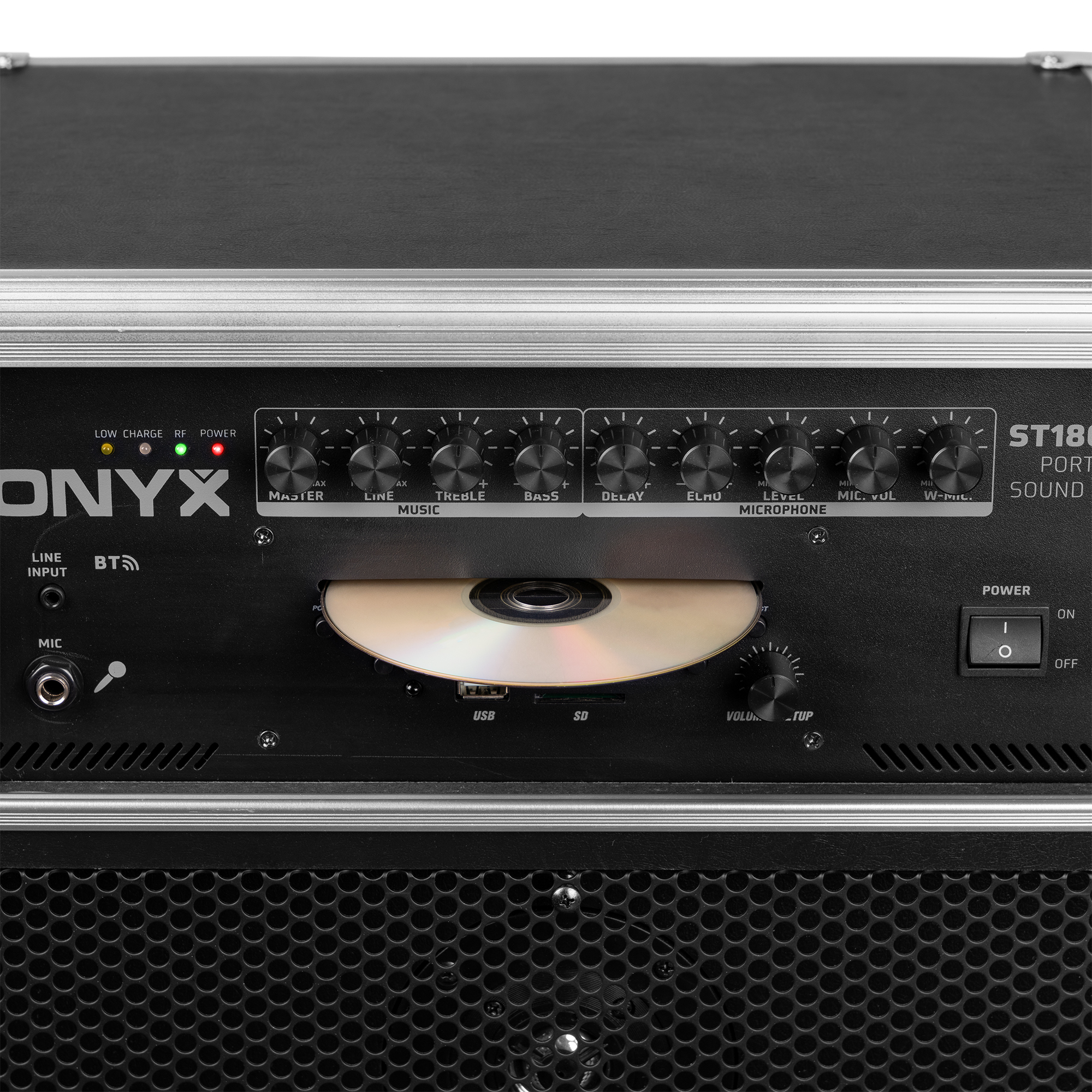 Panel de control del sistema de sonido ONYX negro con reproductor de CD, varios diales y botones.