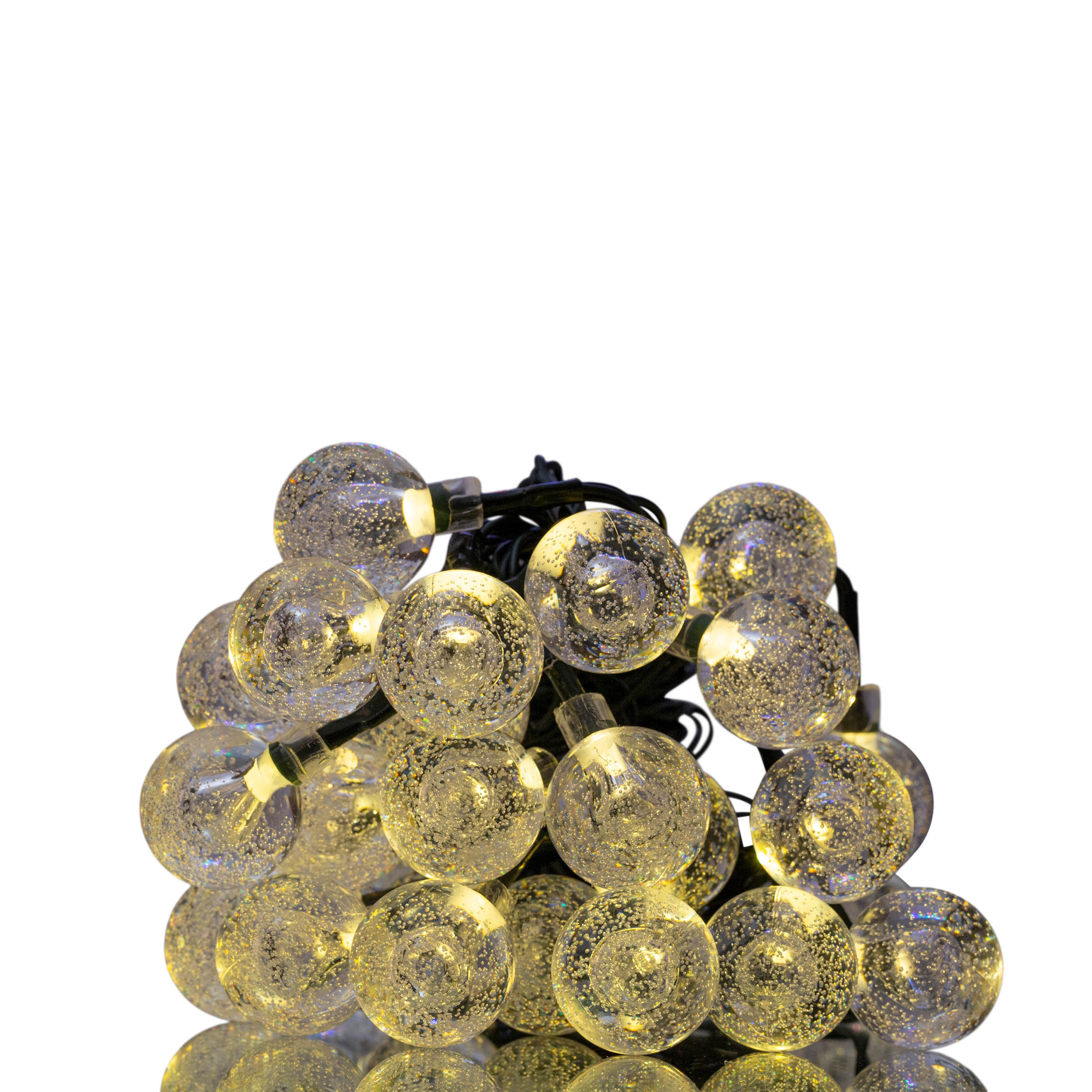 Lichterkette mit klaren, runden, beleuchteten Weihnachtslichtern.