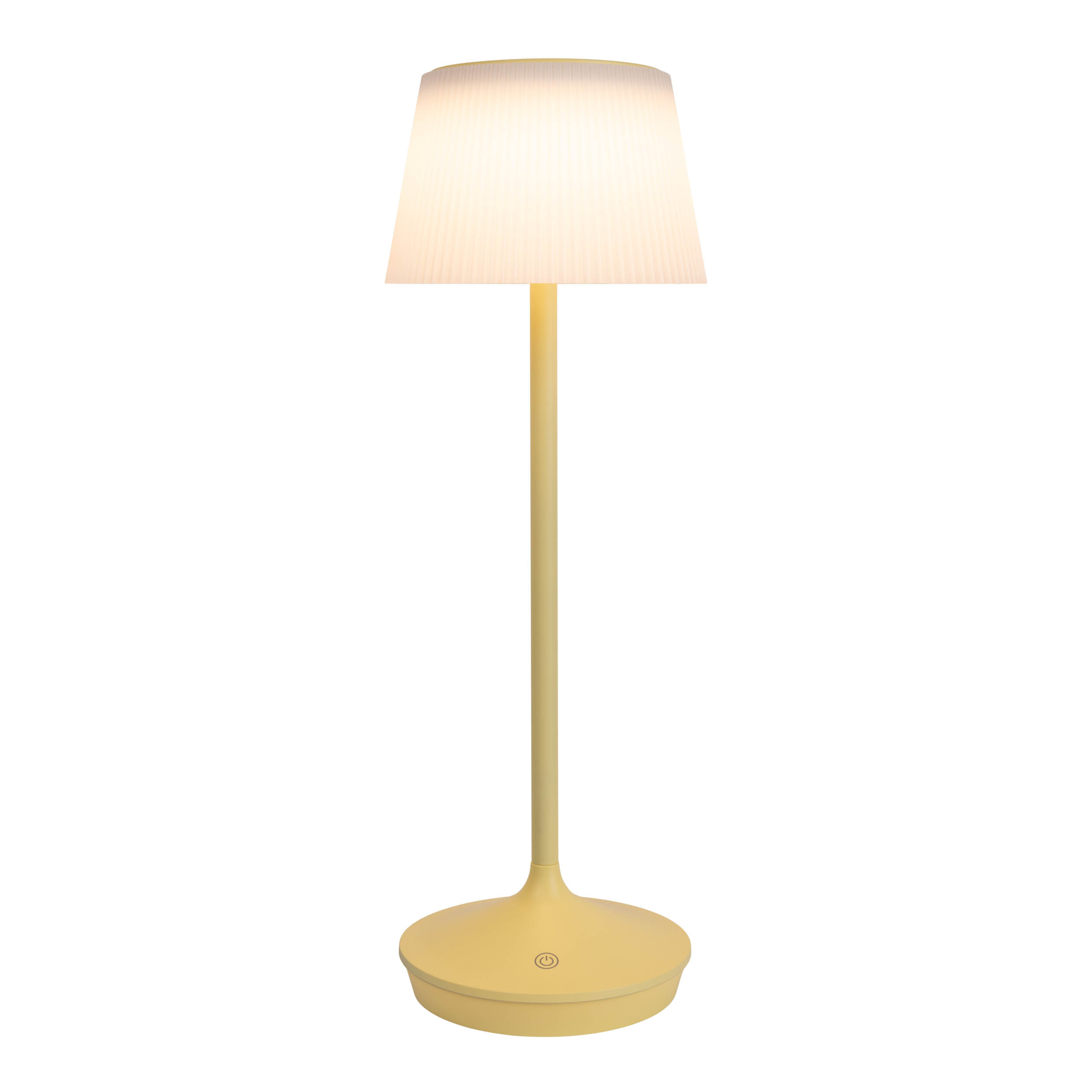 Eine hohe gelbe Lampe mit Lampenschirm. Die Lampe steht auf weißem Hintergrund und wirkt minimalistisch.