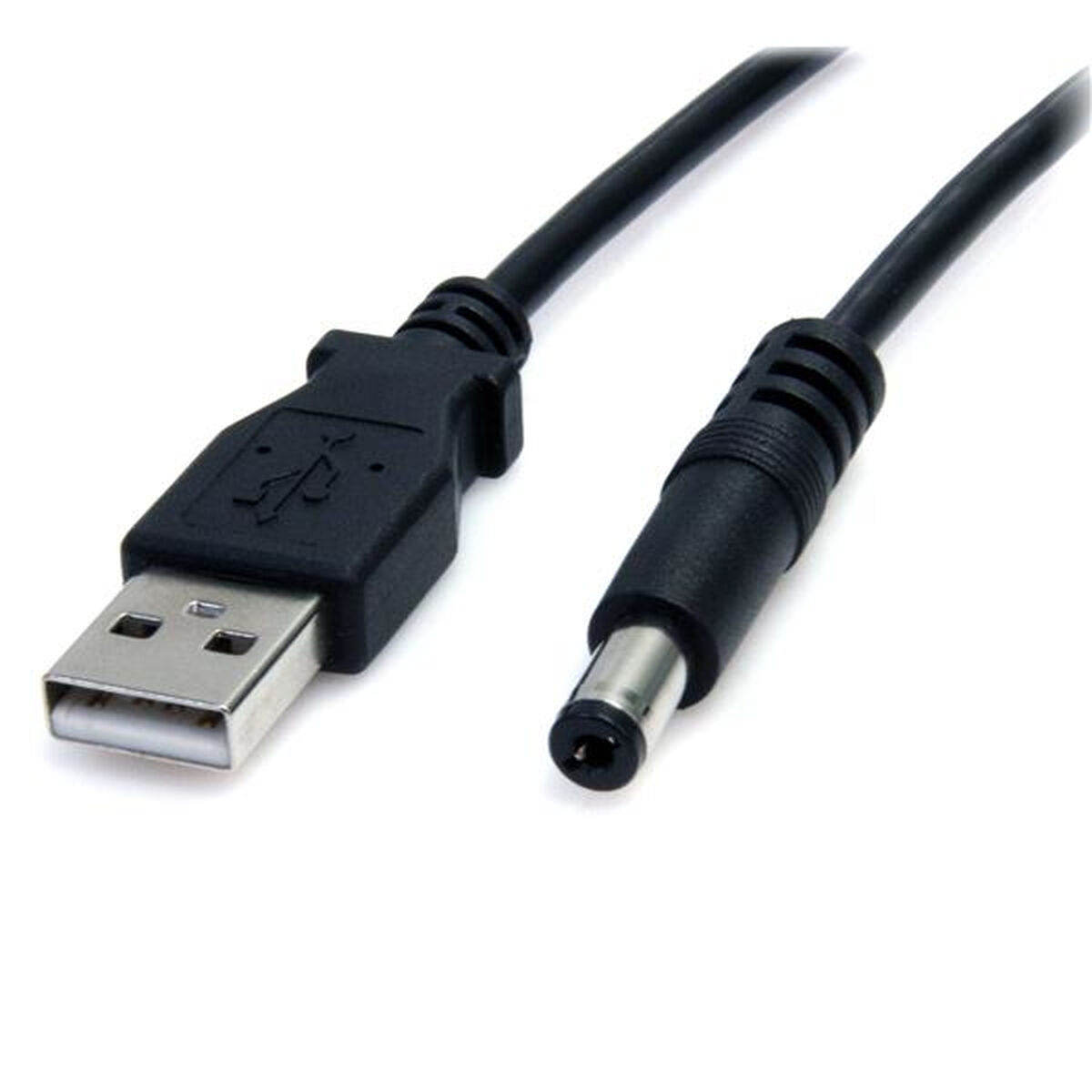 Ein schwarzes USB-zu-DC-Kabel mit einem USB-A-Anschluss und einem DC-Anschluss. Es ist vor weißem Hintergrund.